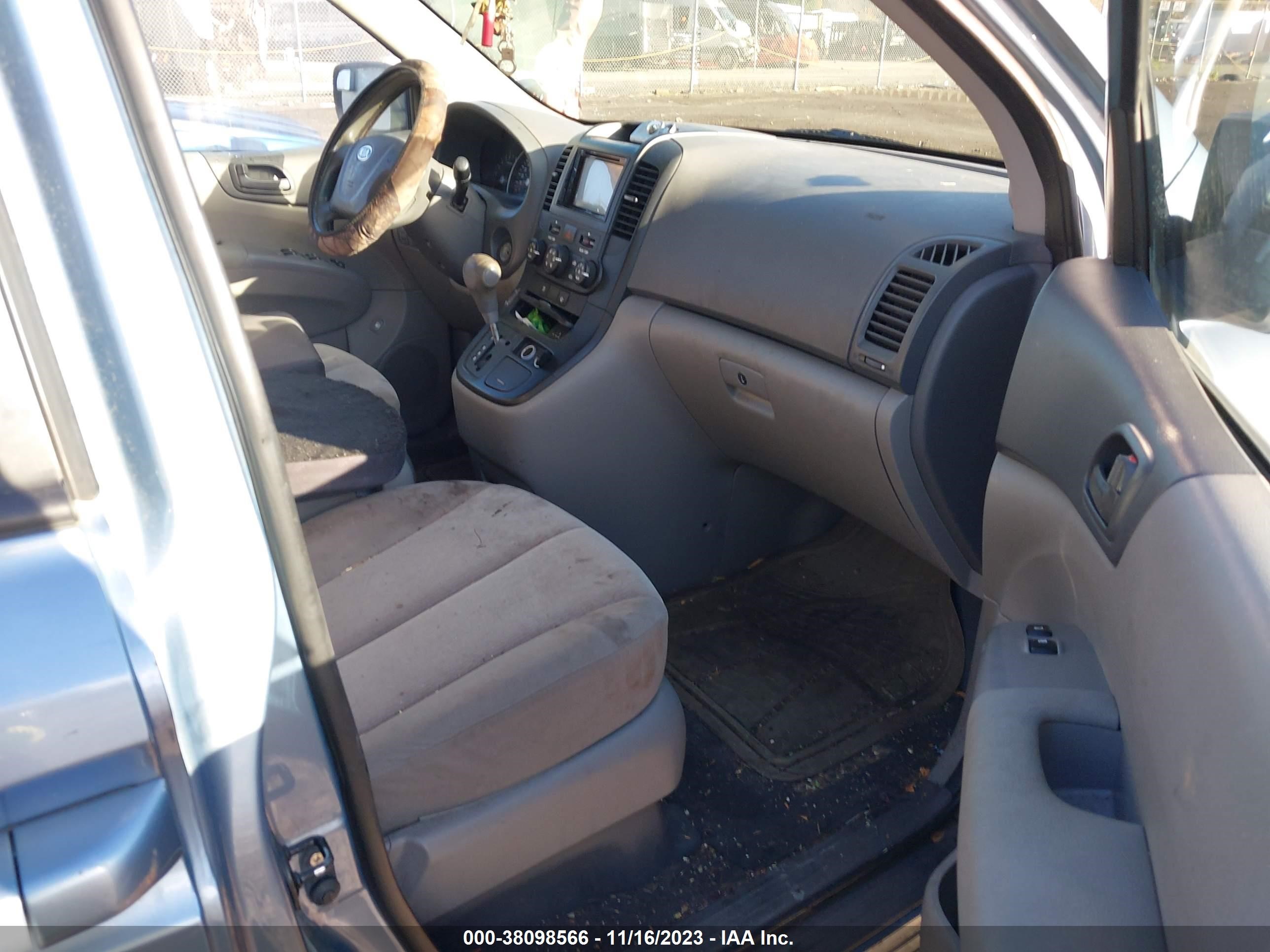 Photo 4 VIN: KNDMB233896303972 - KIA SEDONA 