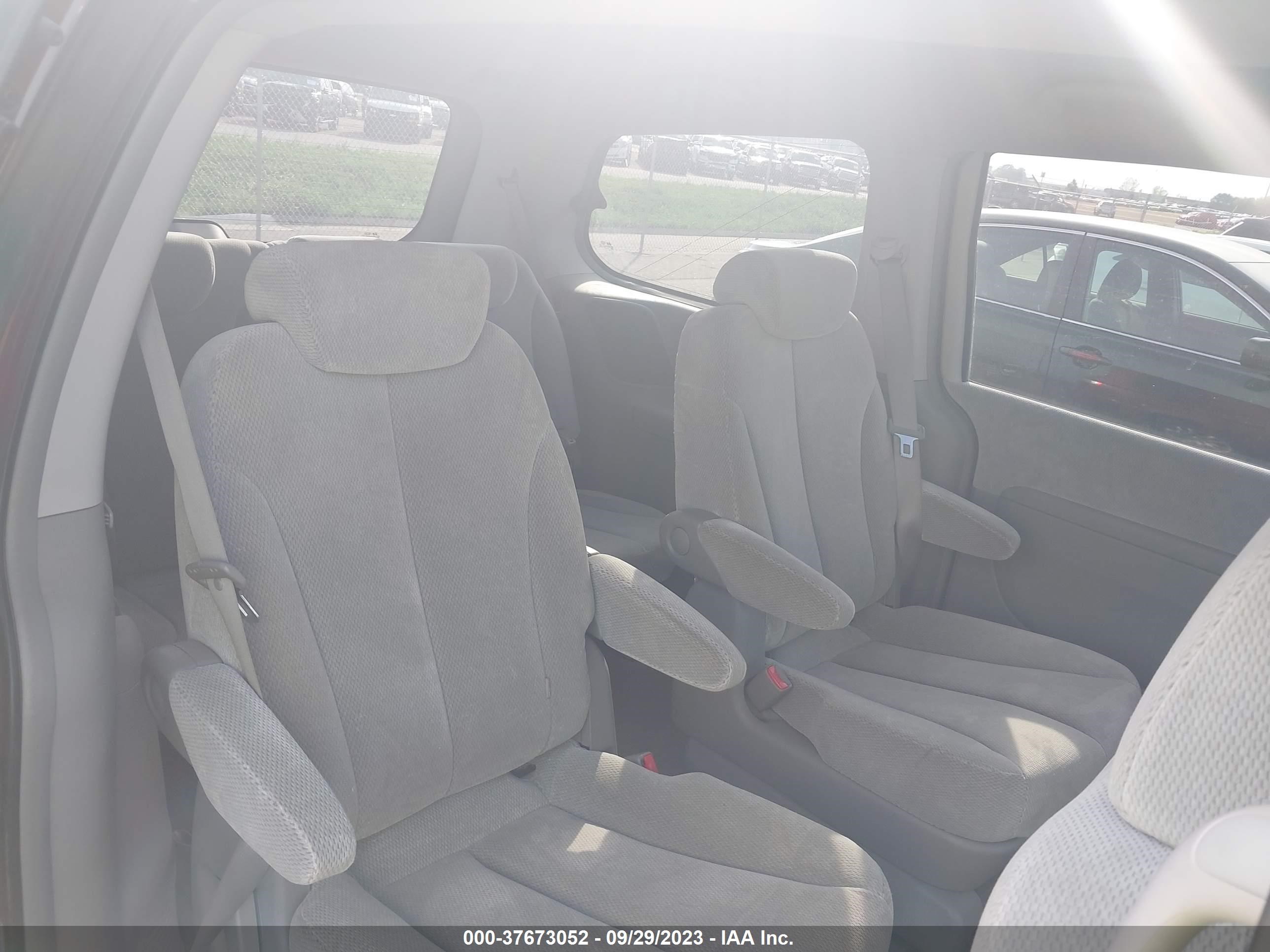 Photo 7 VIN: KNDMB233966023702 - KIA SEDONA 