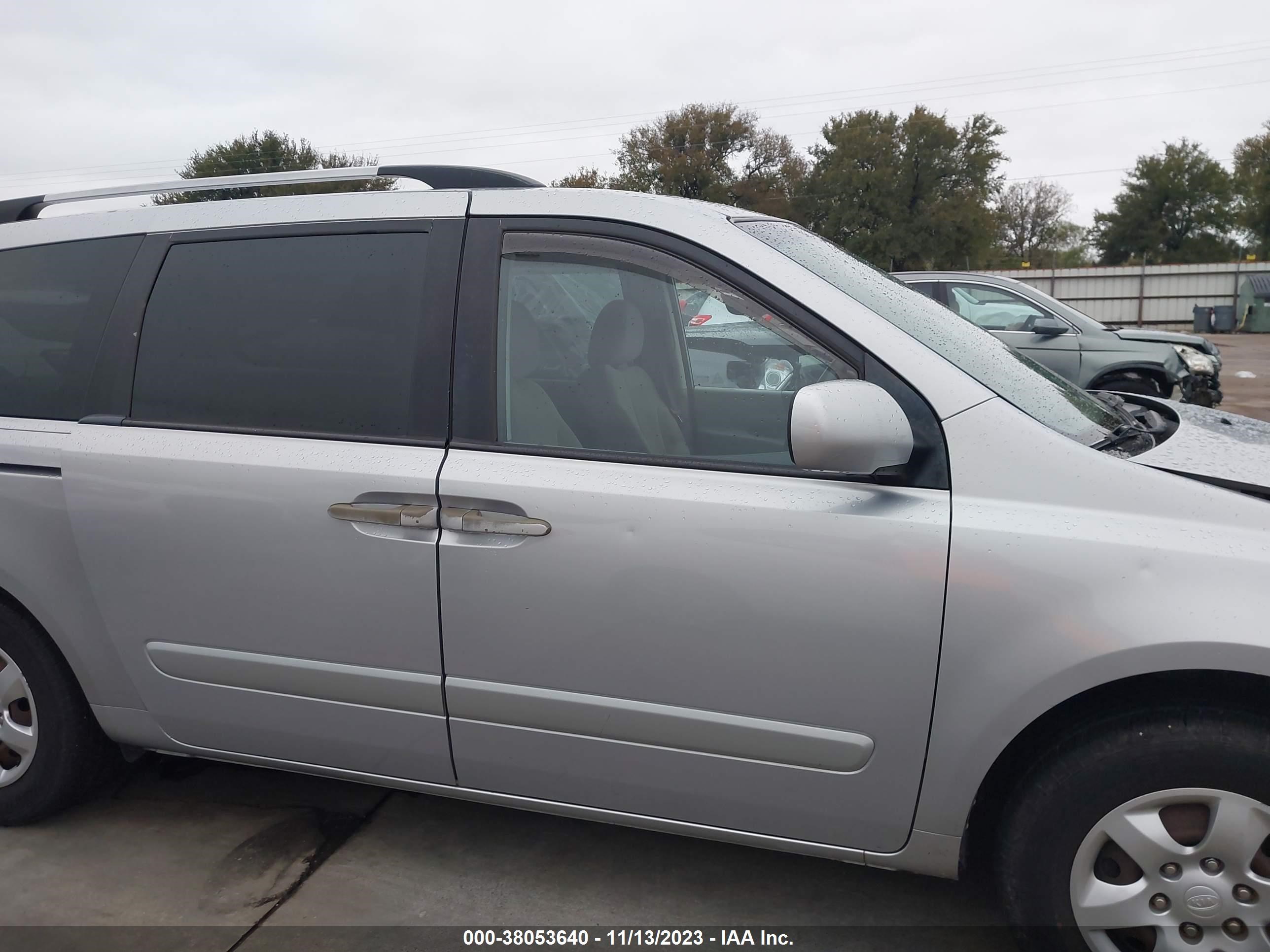 Photo 12 VIN: KNDMB233996308856 - KIA SEDONA 