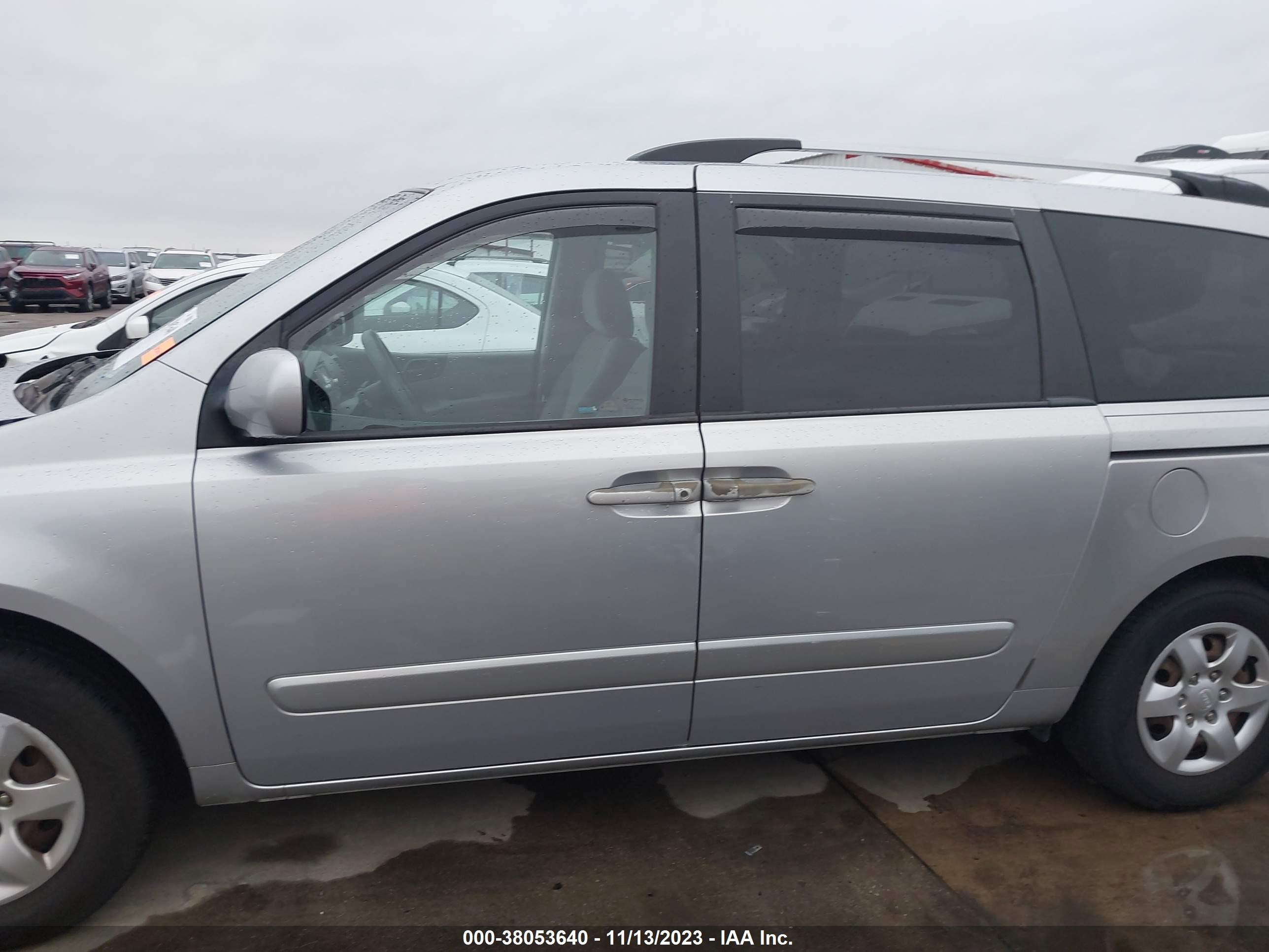 Photo 13 VIN: KNDMB233996308856 - KIA SEDONA 