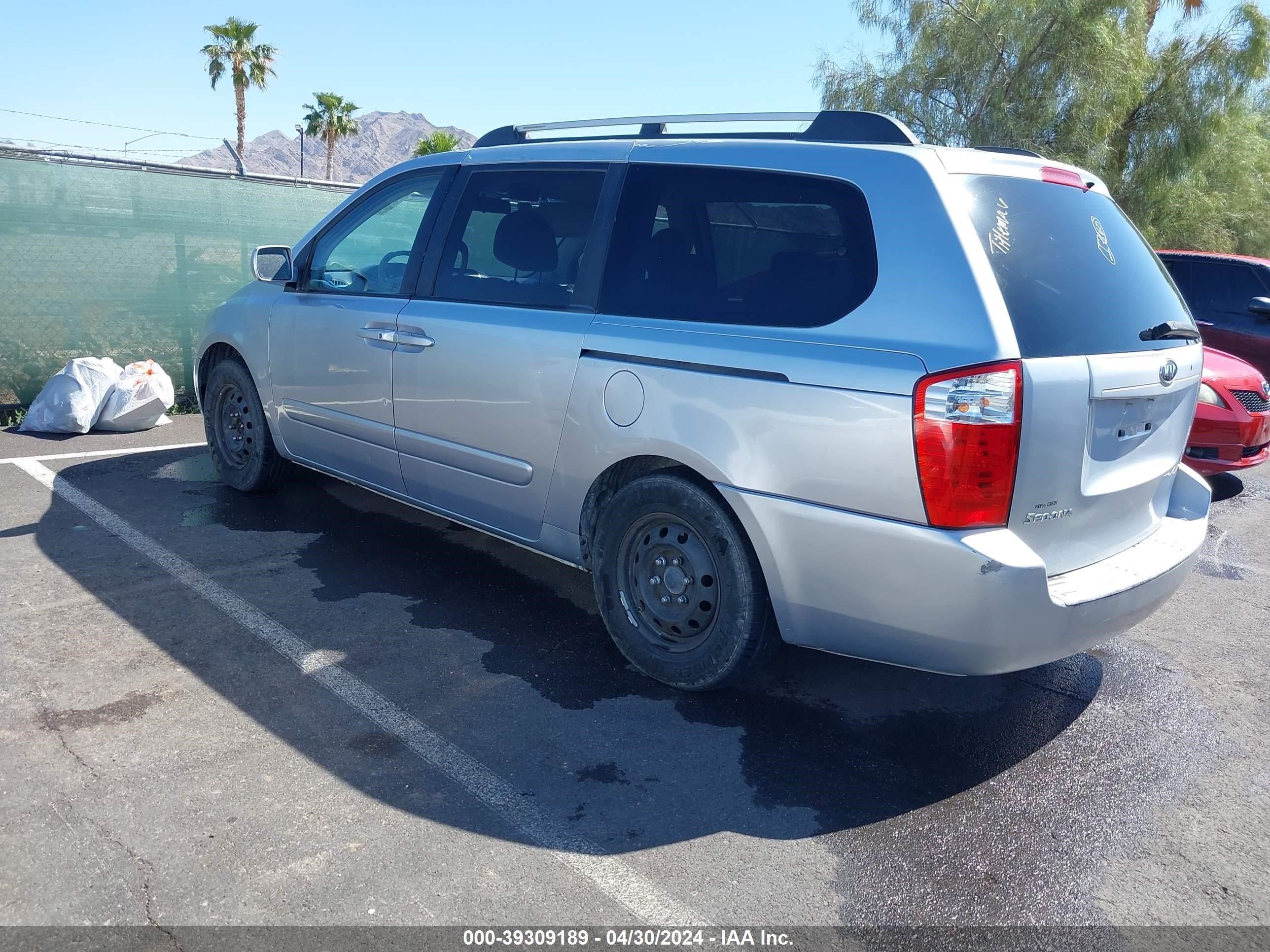 Photo 2 VIN: KNDMB233X76105942 - KIA SEDONA 