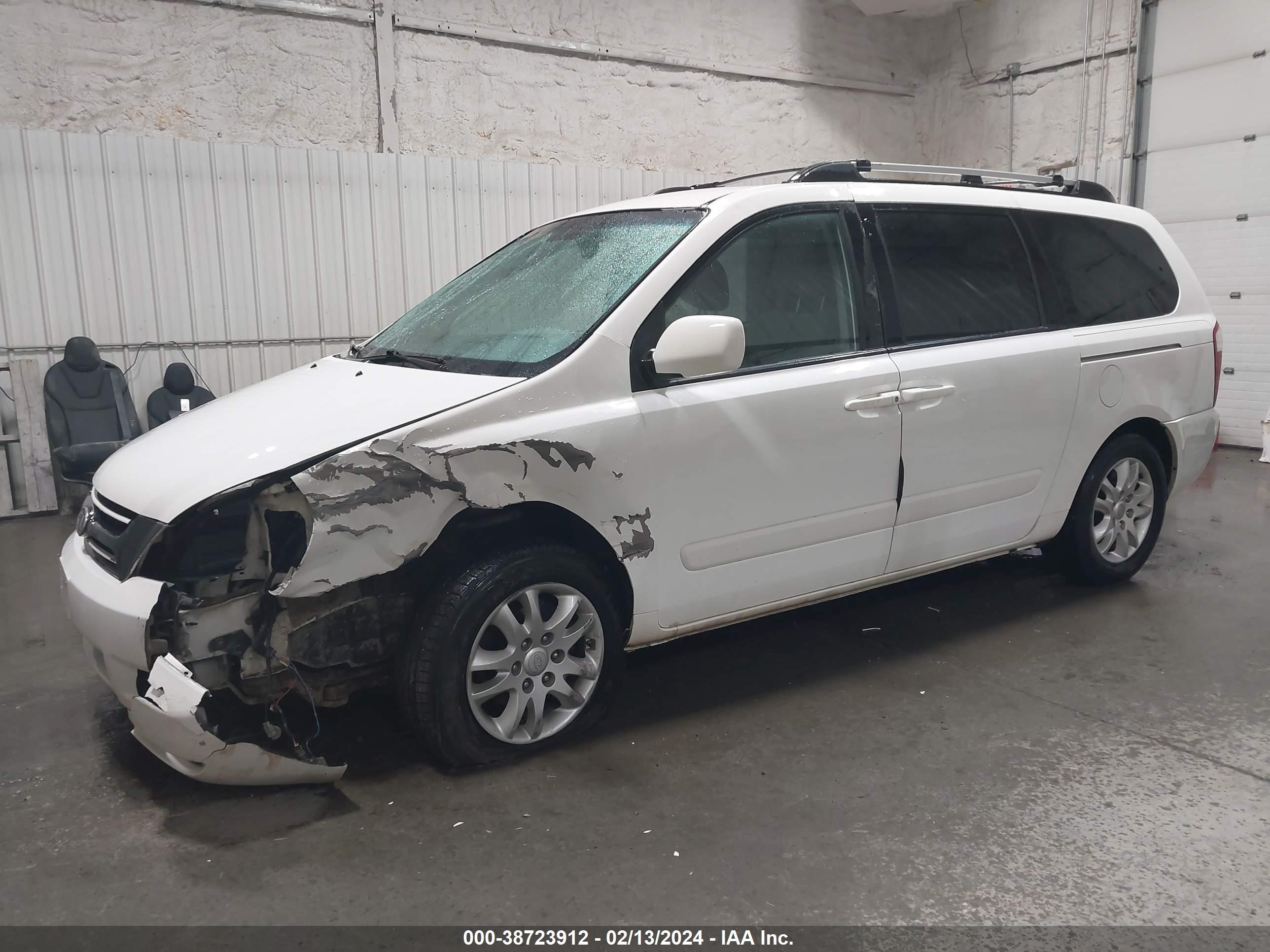 Photo 1 VIN: KNDMB233X86206397 - KIA SEDONA 