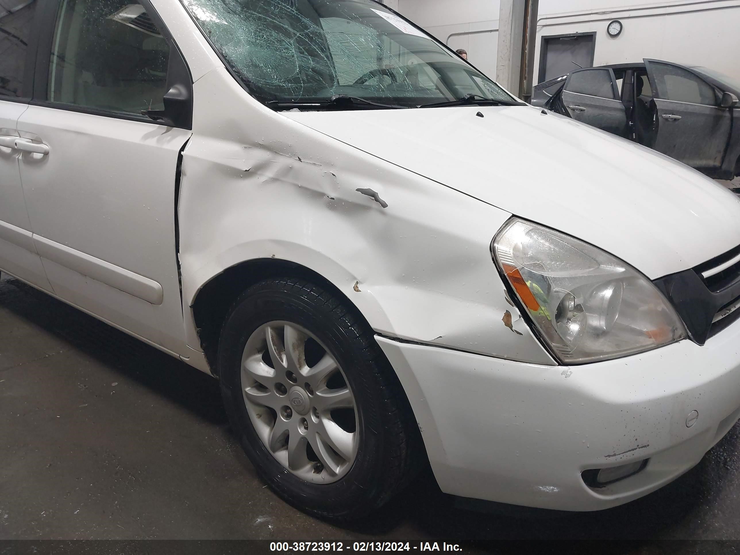 Photo 12 VIN: KNDMB233X86206397 - KIA SEDONA 