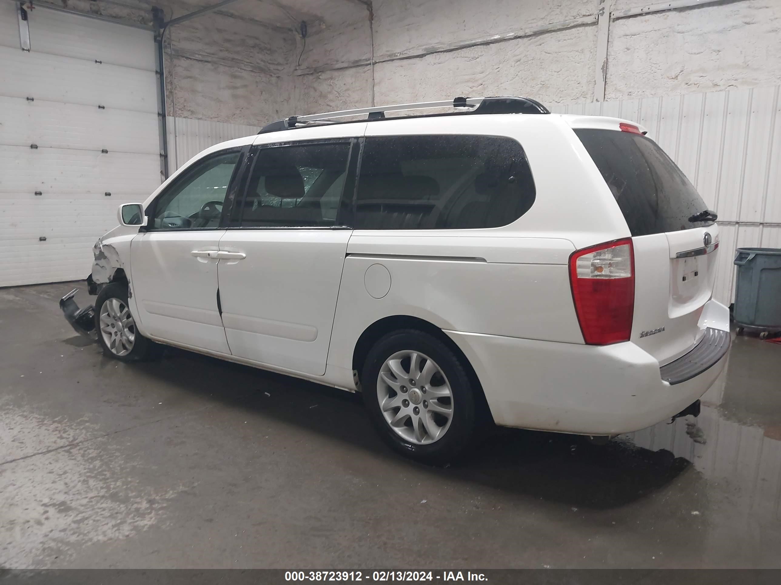 Photo 2 VIN: KNDMB233X86206397 - KIA SEDONA 