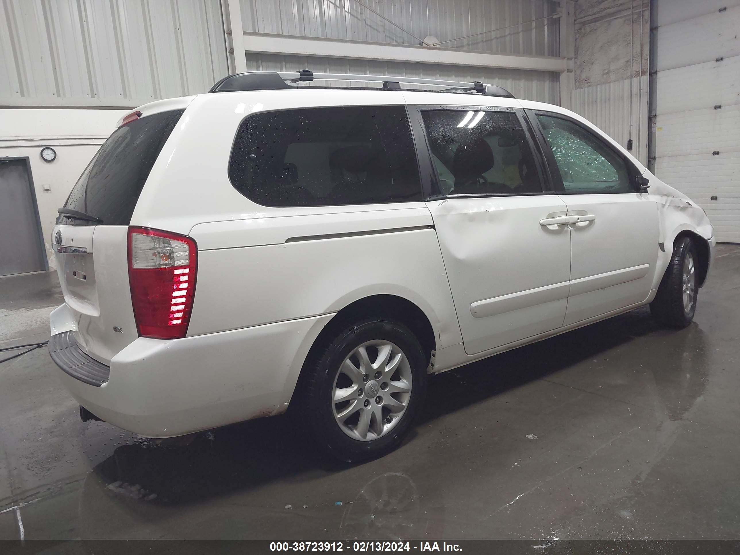 Photo 3 VIN: KNDMB233X86206397 - KIA SEDONA 