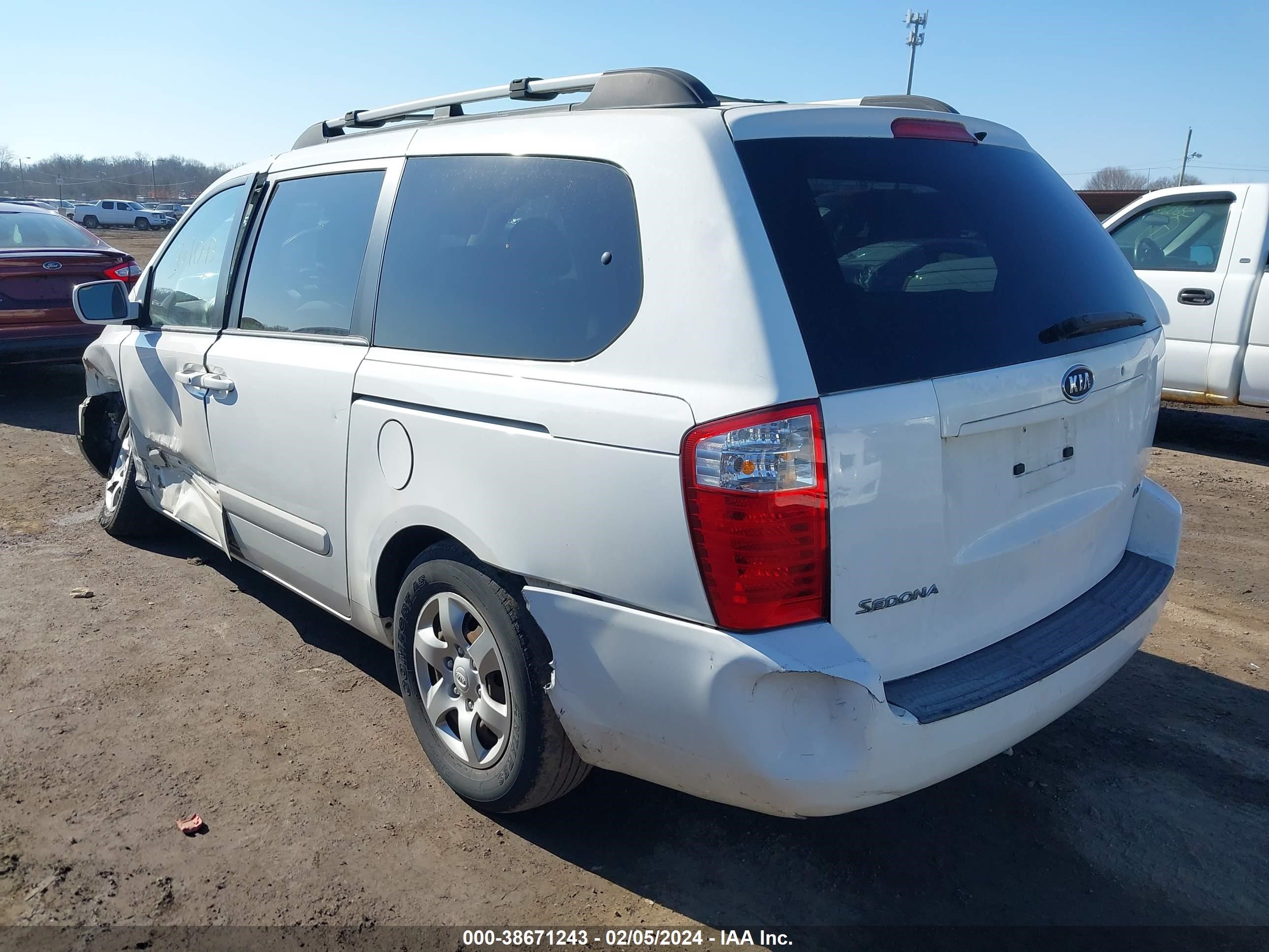 Photo 2 VIN: KNDMB233X86209459 - KIA SEDONA 