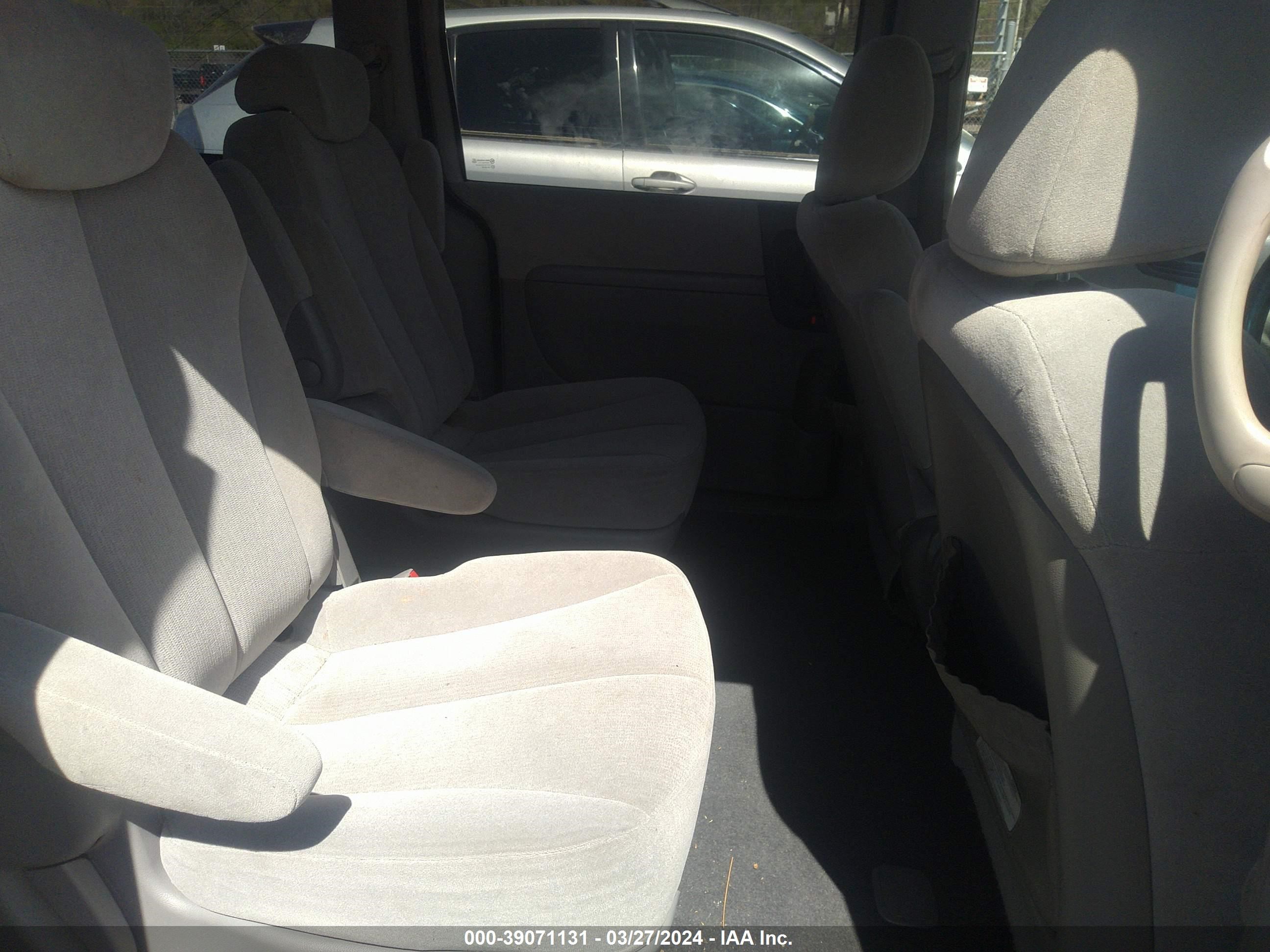 Photo 7 VIN: KNDMB233X86222860 - KIA SEDONA 