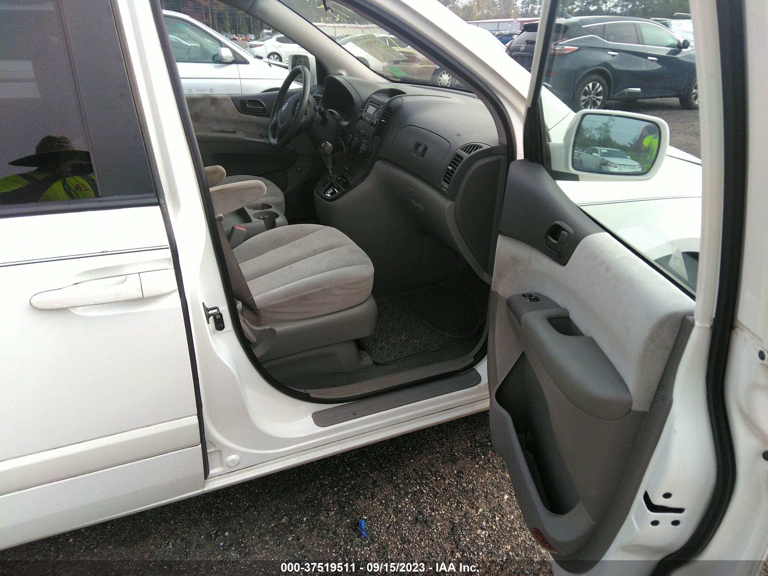 Photo 4 VIN: KNDMB233X86254465 - KIA SEDONA 