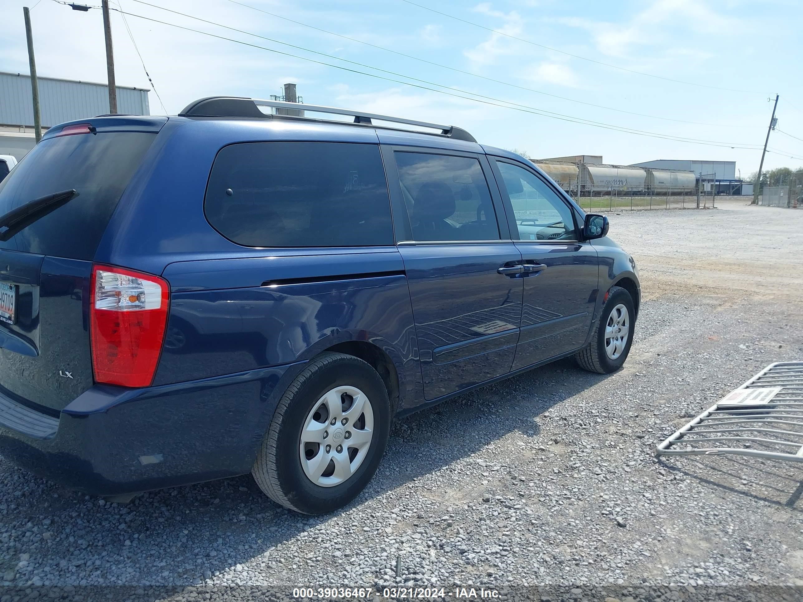 Photo 3 VIN: KNDMB233X86264431 - KIA SEDONA 