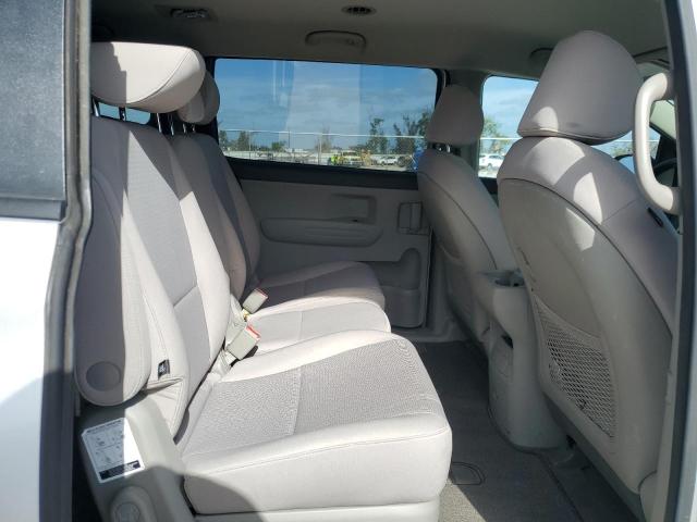 Photo 10 VIN: KNDMB5C10H6232801 - KIA SEDONA LX 