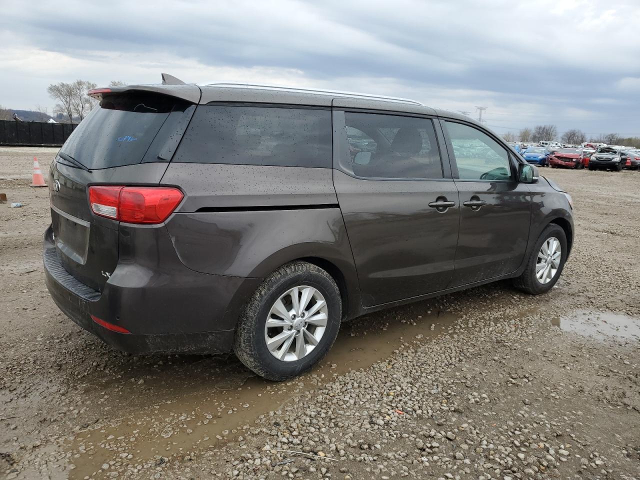 Photo 2 VIN: KNDMB5C12H6335413 - KIA SEDONA 