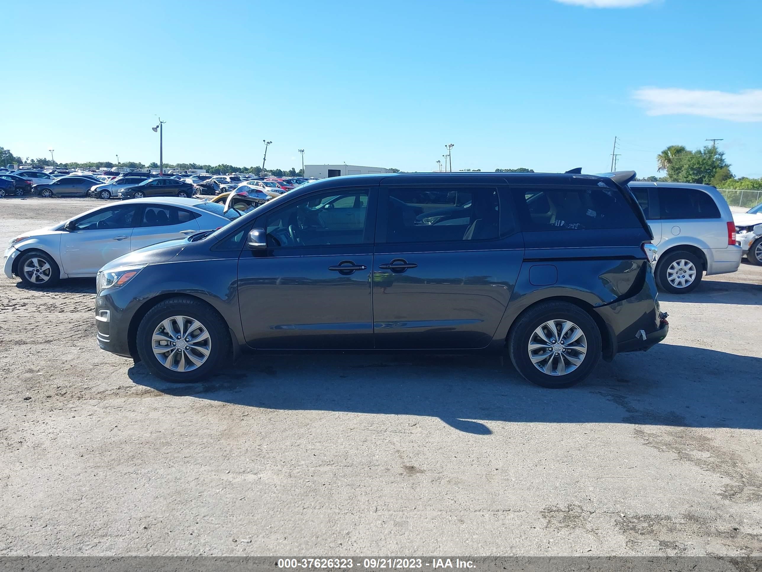 Photo 13 VIN: KNDMB5C14K6540223 - KIA SEDONA 