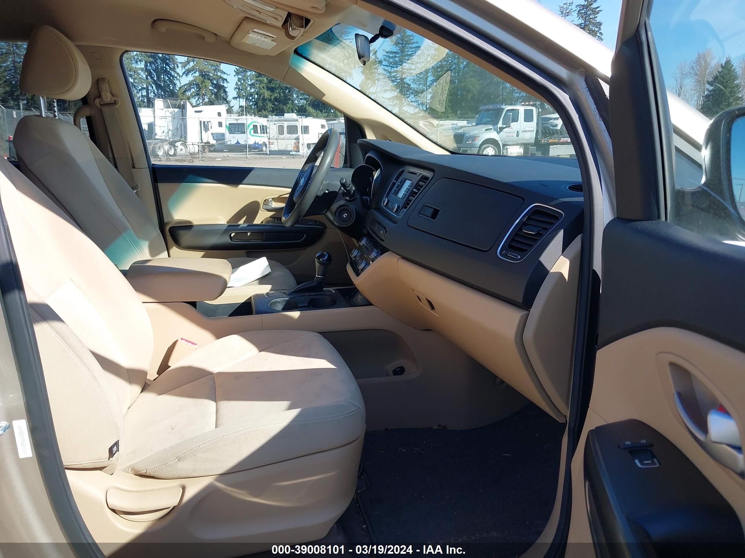 Photo 4 VIN: KNDMB5C15F6024829 - KIA SEDONA 