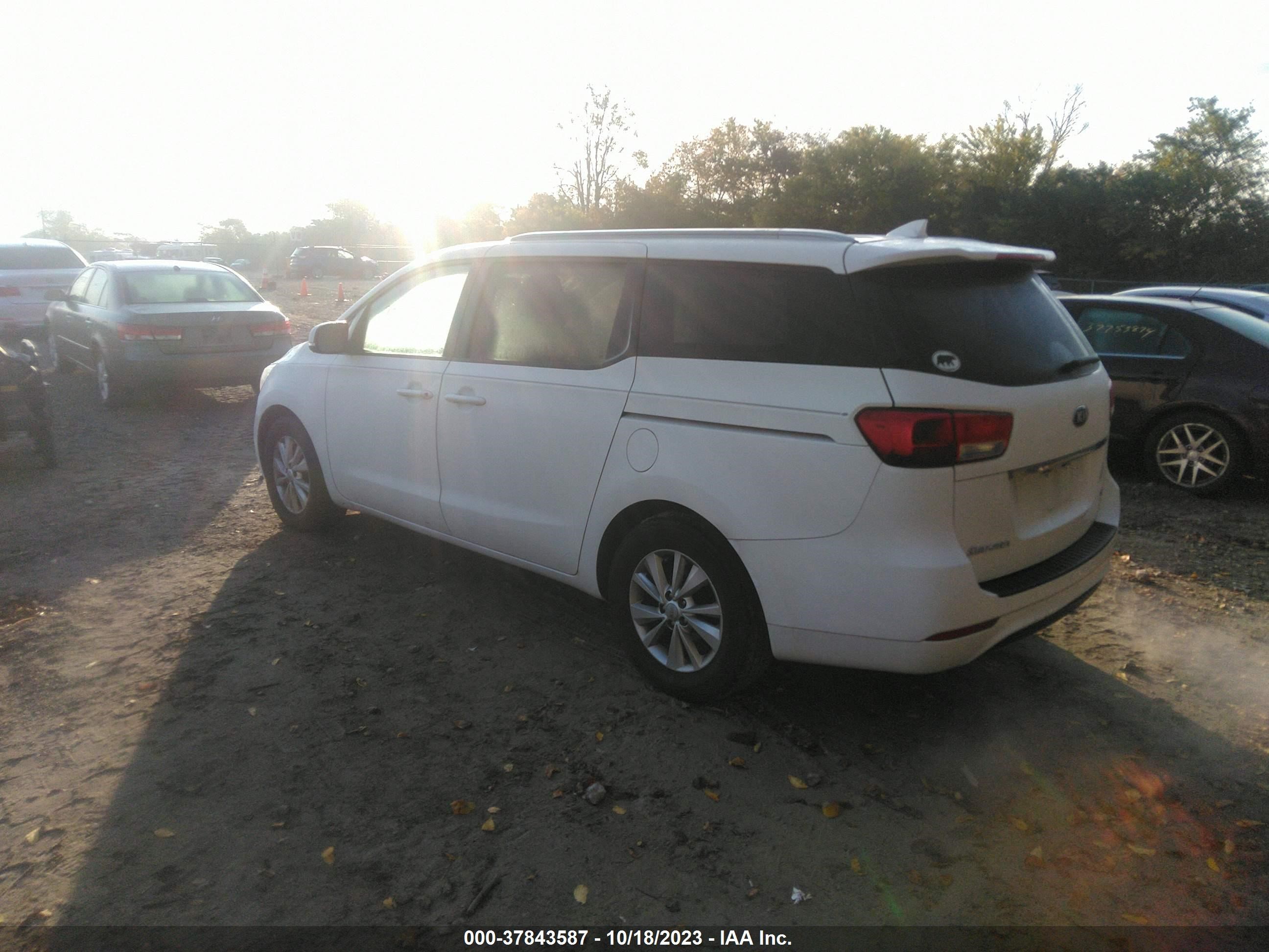 Photo 2 VIN: KNDMB5C15F6045812 - KIA SEDONA 