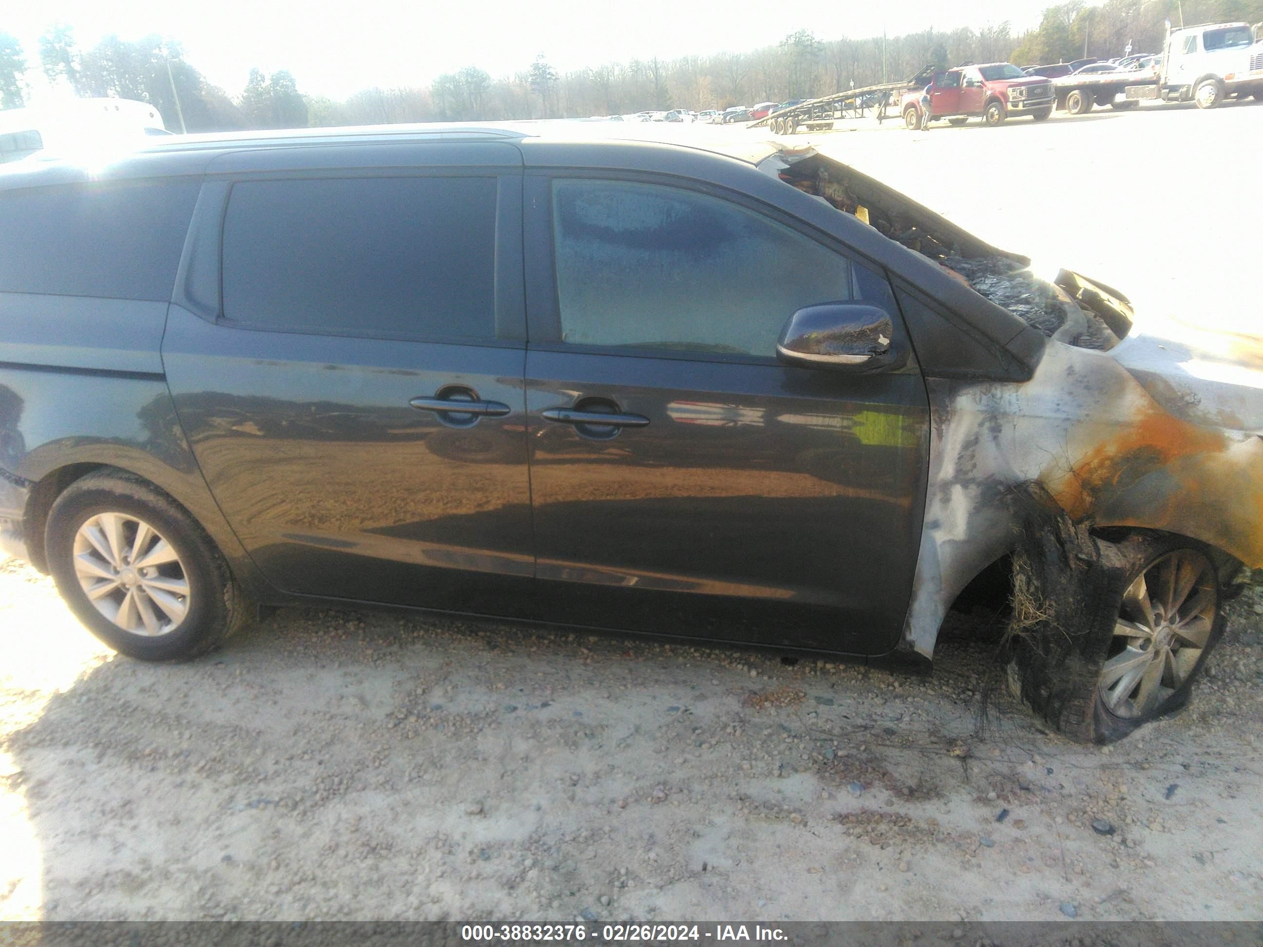 Photo 12 VIN: KNDMB5C15J6402477 - KIA SEDONA 