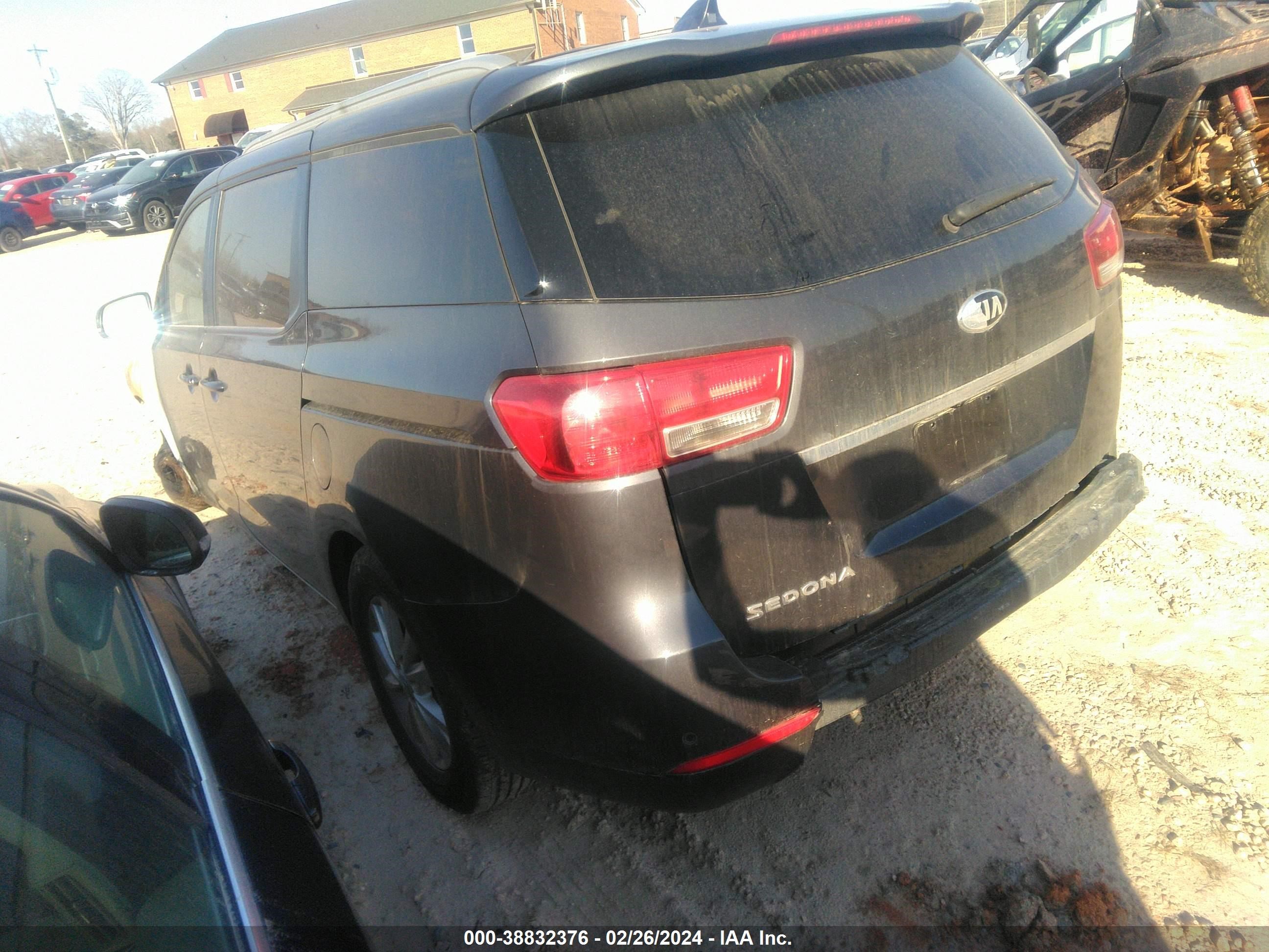 Photo 2 VIN: KNDMB5C15J6402477 - KIA SEDONA 