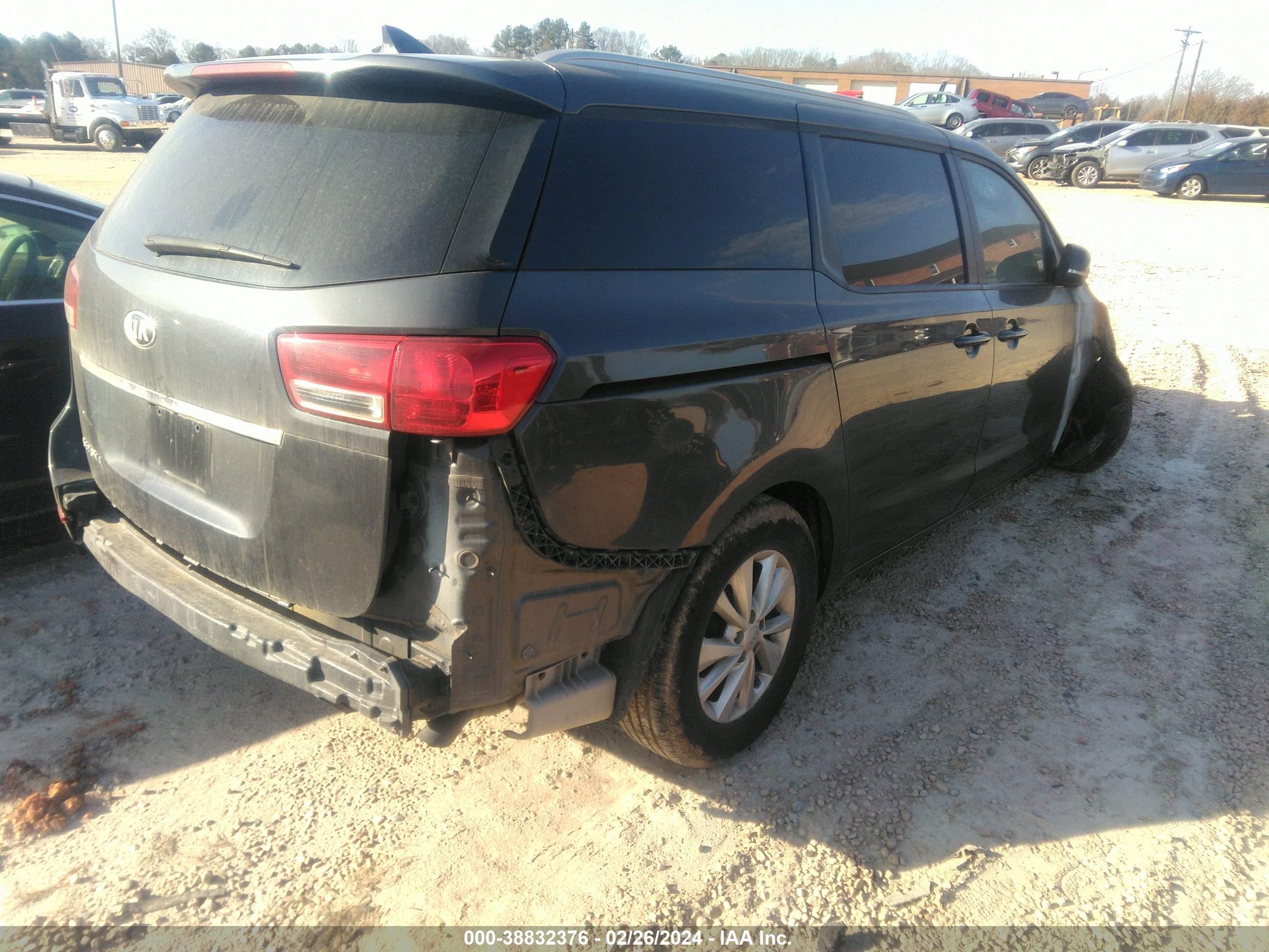 Photo 3 VIN: KNDMB5C15J6402477 - KIA SEDONA 