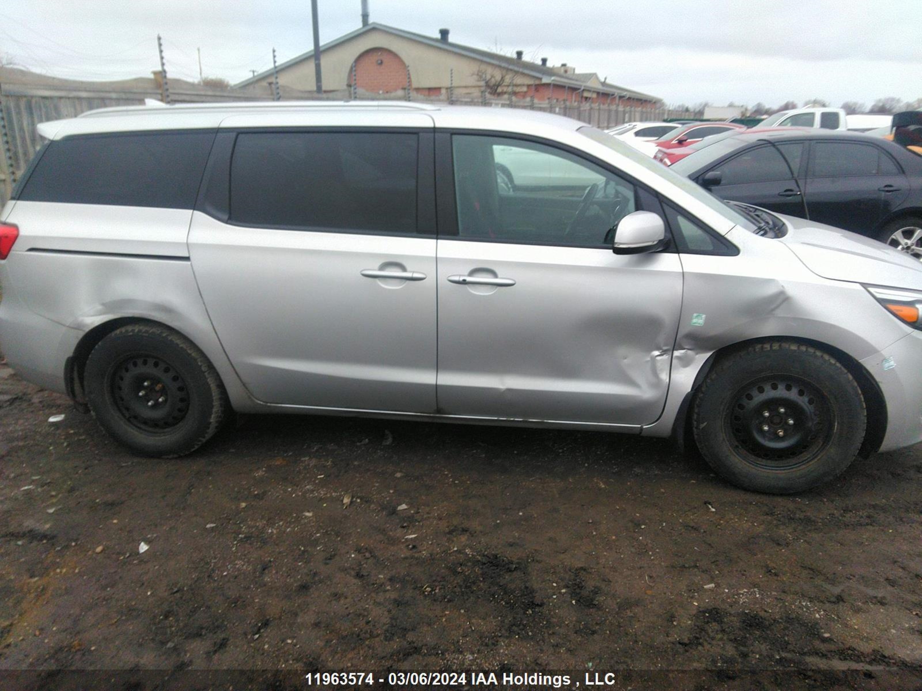 Photo 12 VIN: KNDMB5C16J6401810 - KIA SEDONA 