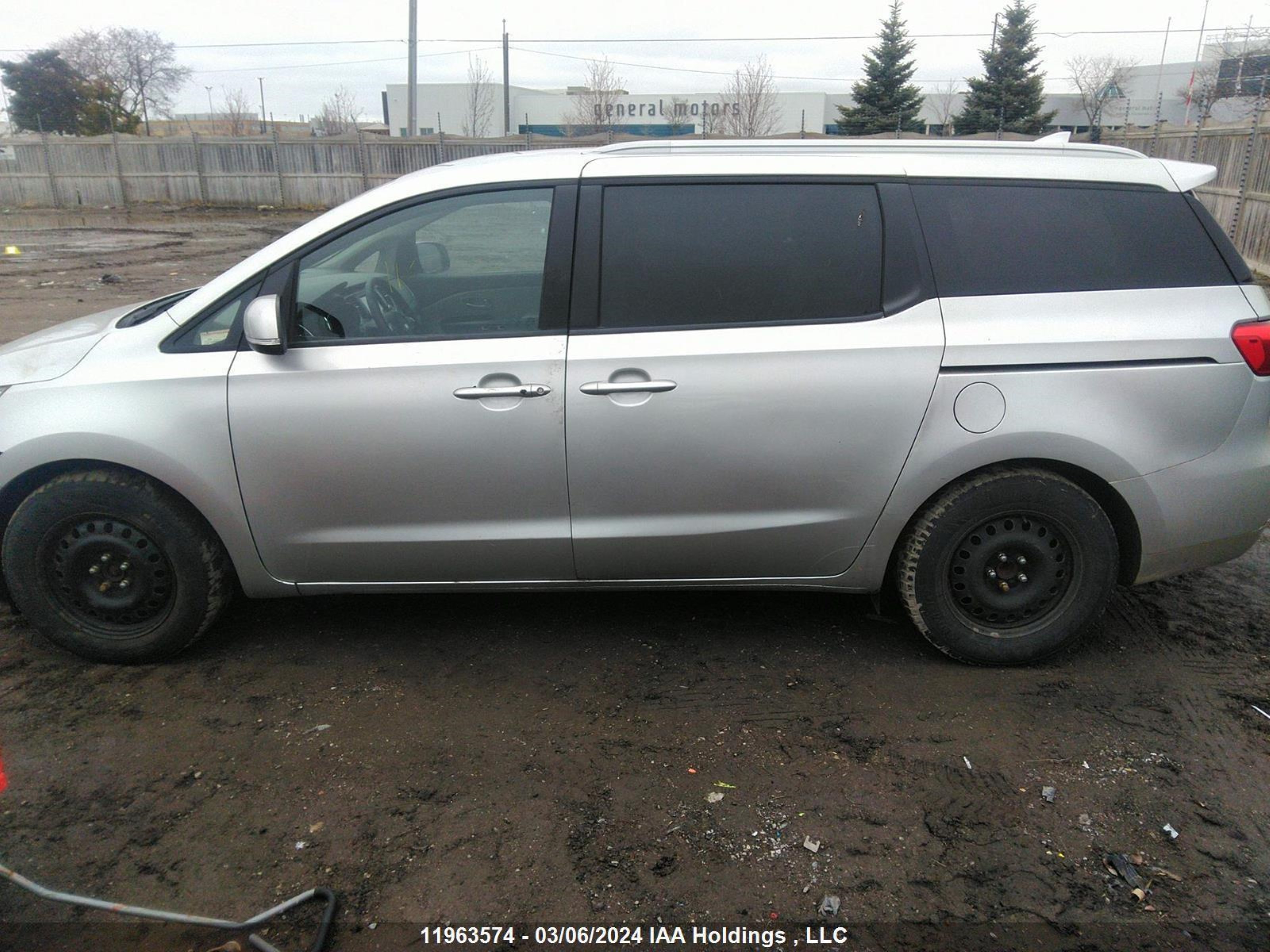 Photo 13 VIN: KNDMB5C16J6401810 - KIA SEDONA 