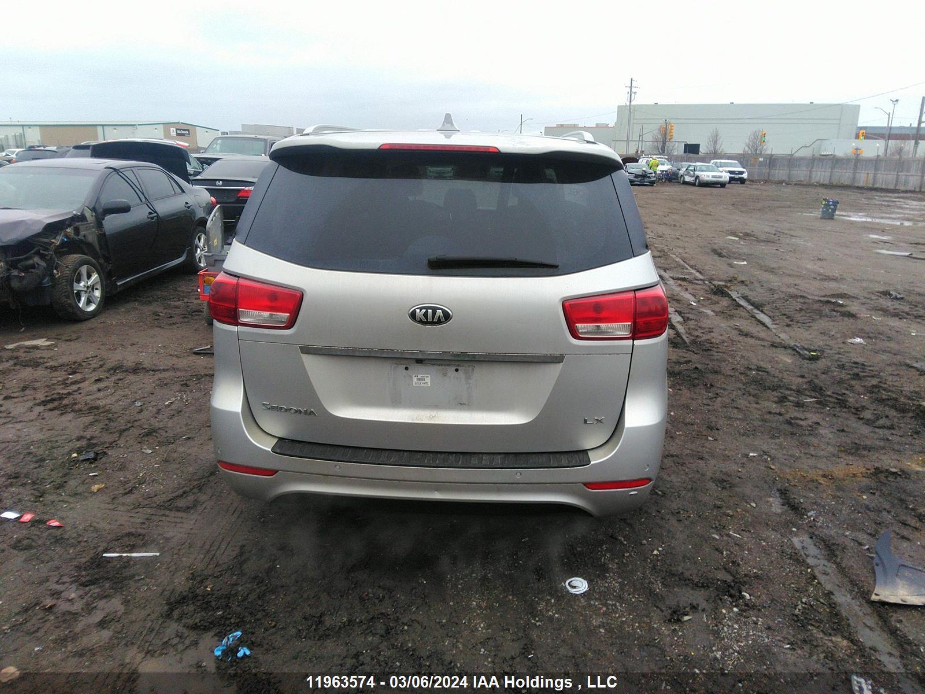 Photo 15 VIN: KNDMB5C16J6401810 - KIA SEDONA 