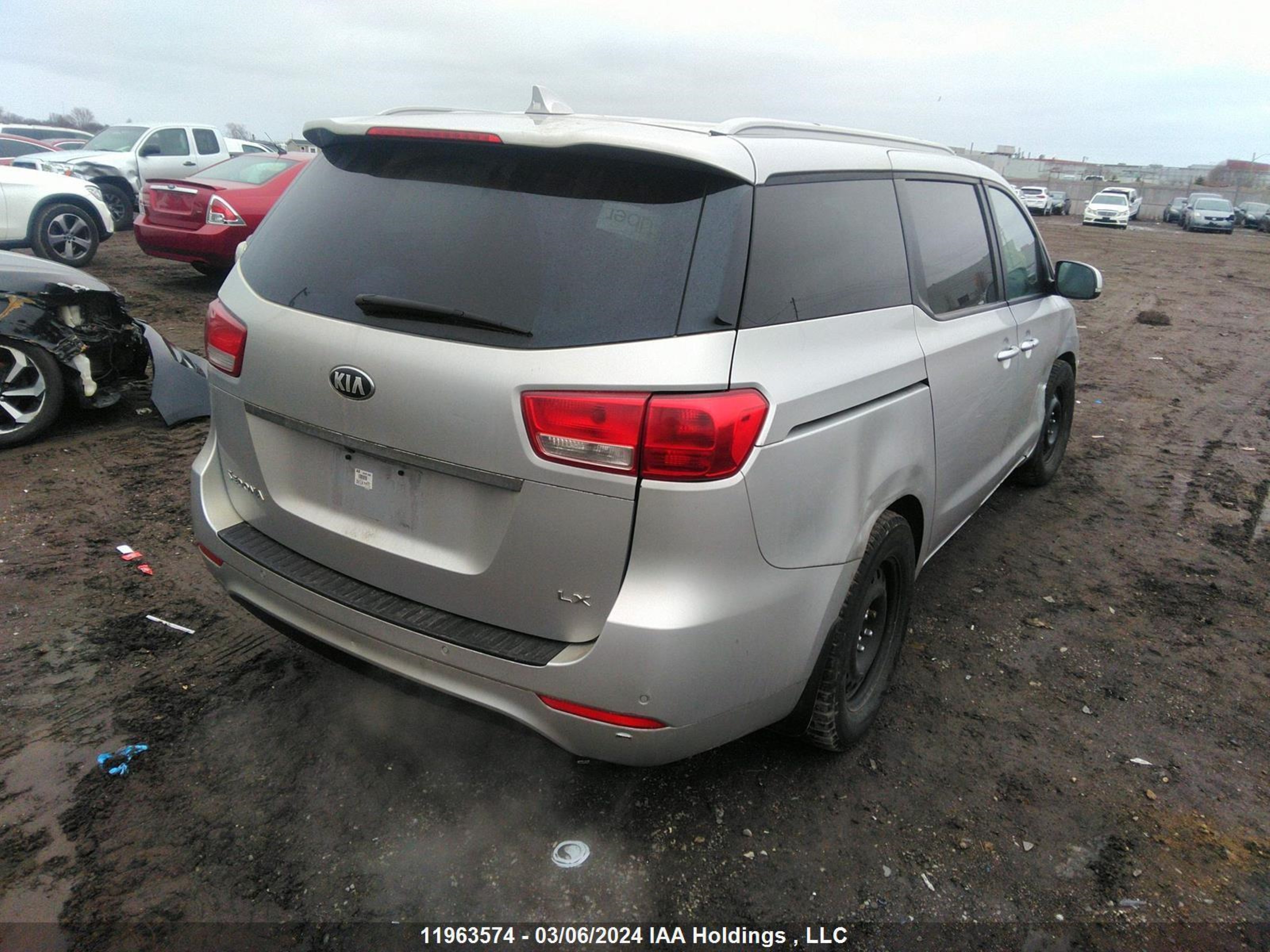 Photo 3 VIN: KNDMB5C16J6401810 - KIA SEDONA 