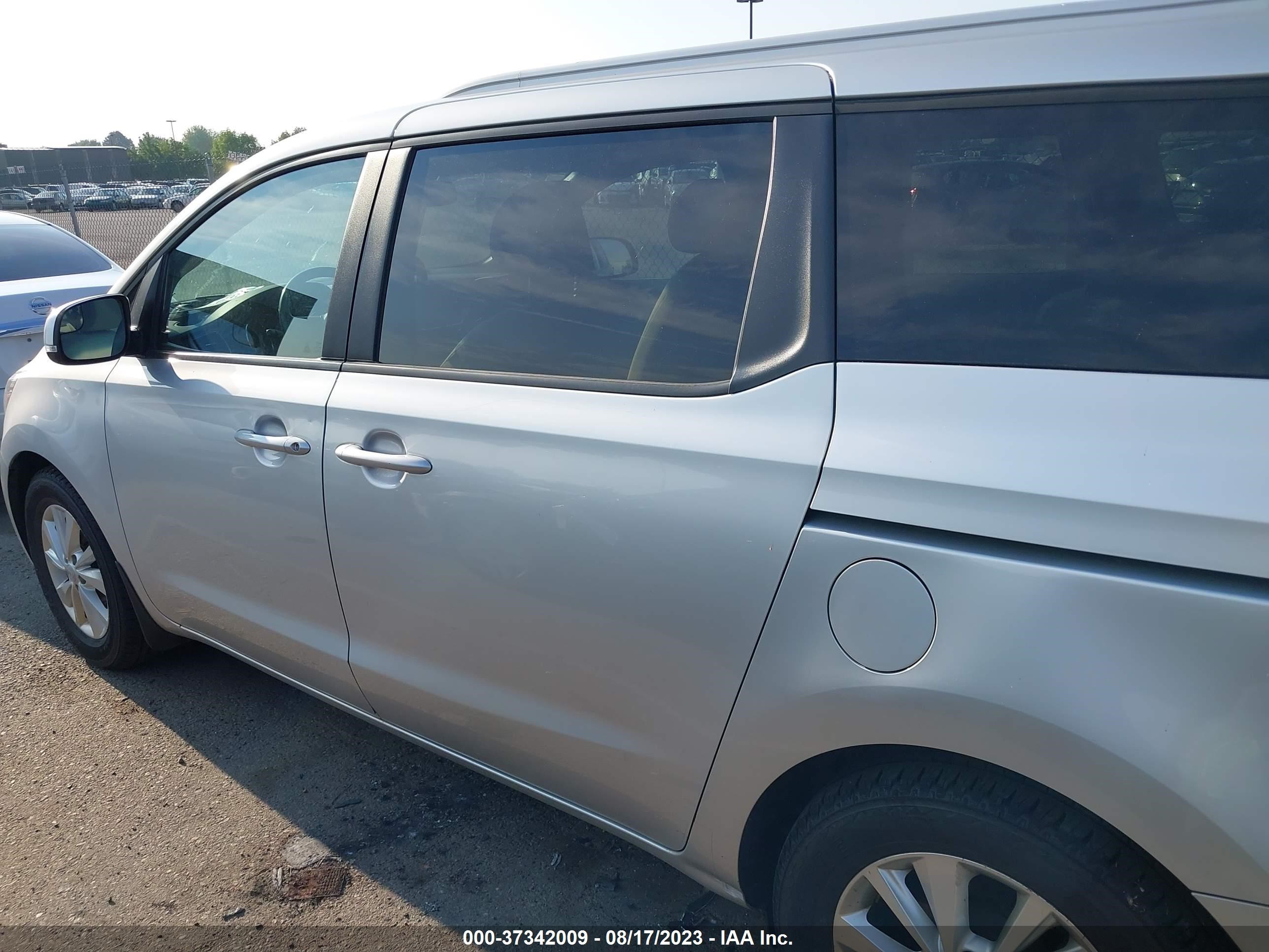 Photo 13 VIN: KNDMB5C17H6257470 - KIA SEDONA 