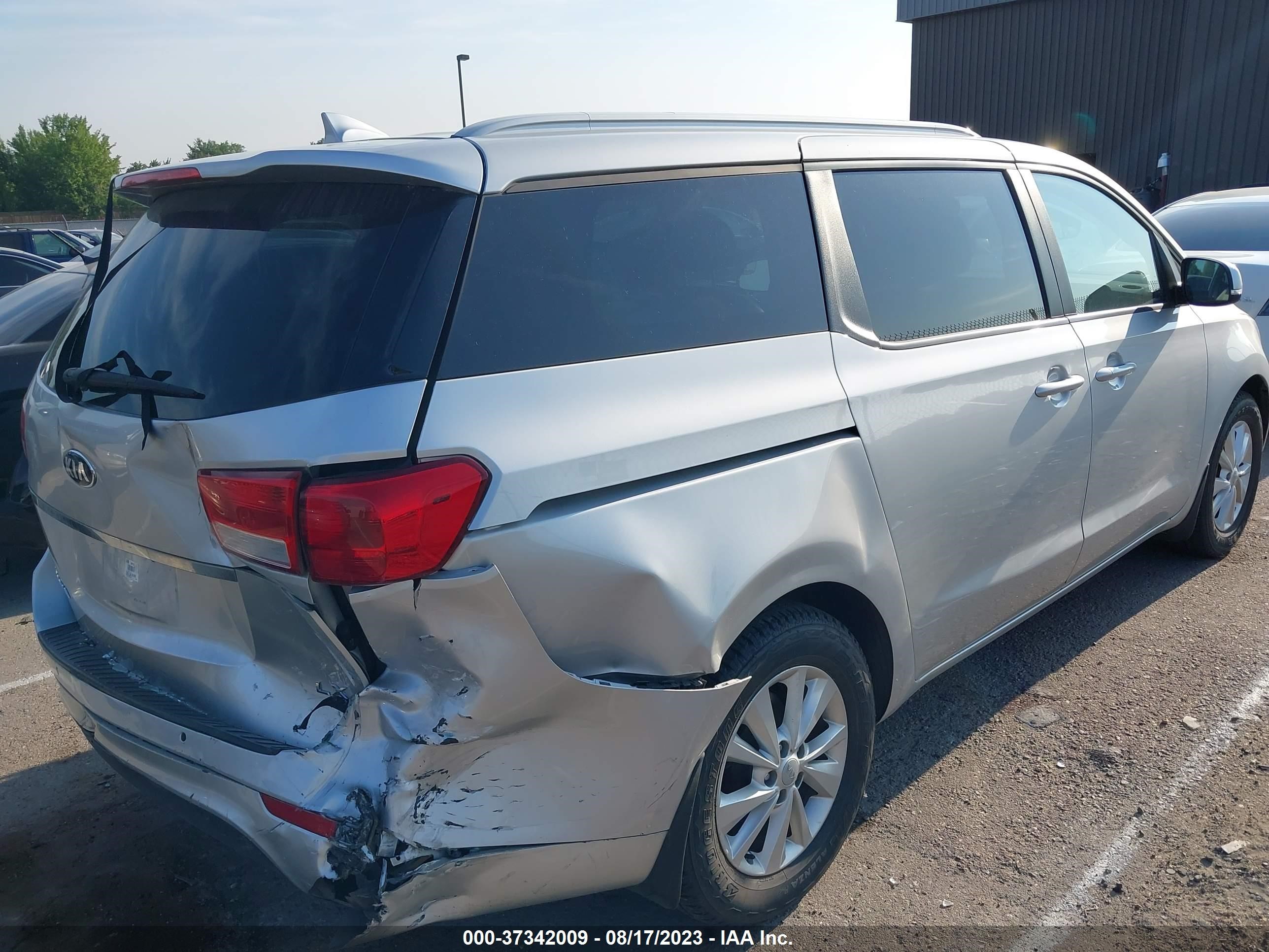 Photo 3 VIN: KNDMB5C17H6257470 - KIA SEDONA 