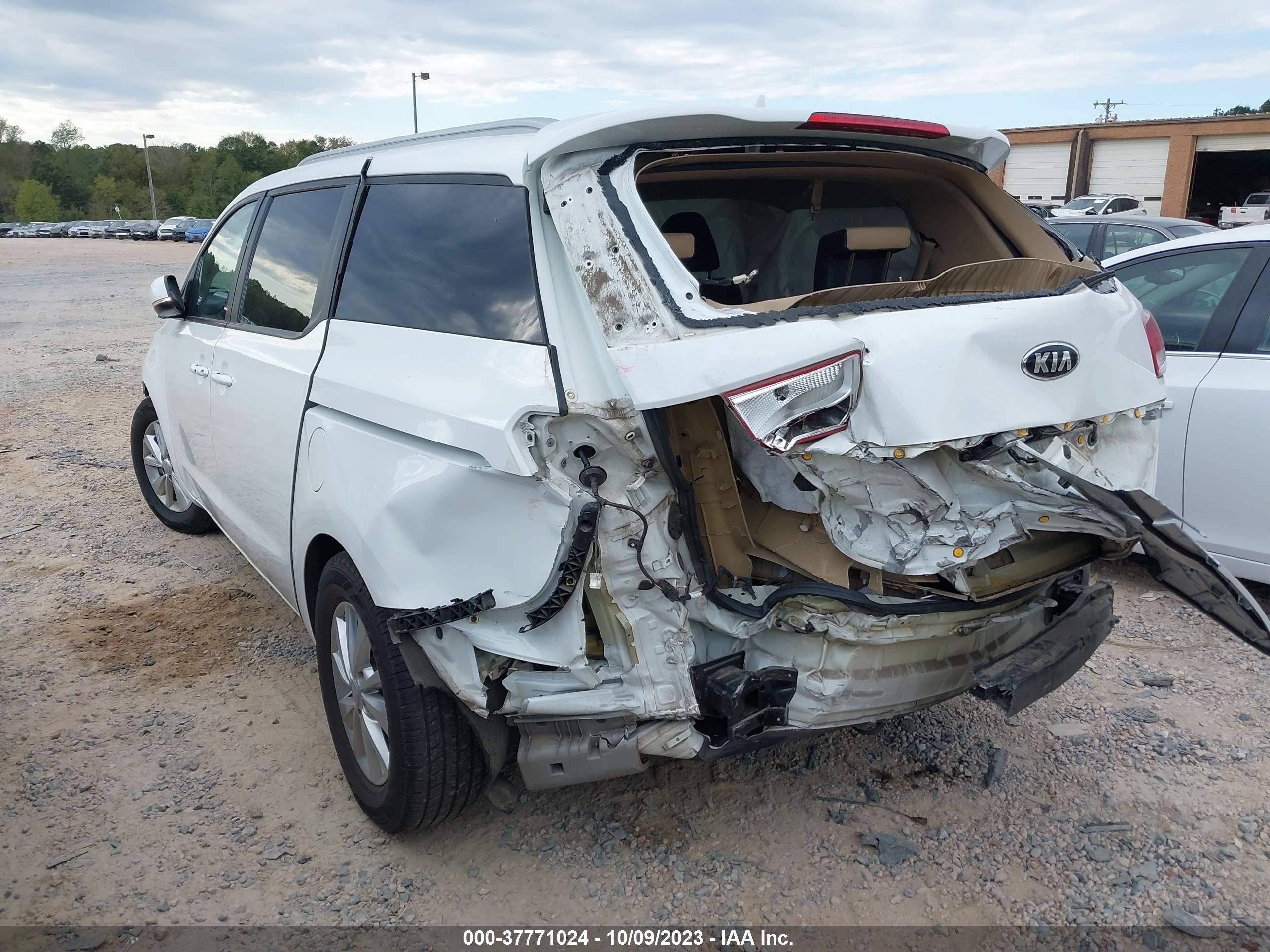 Photo 2 VIN: KNDMB5C18H6290820 - KIA SEDONA 