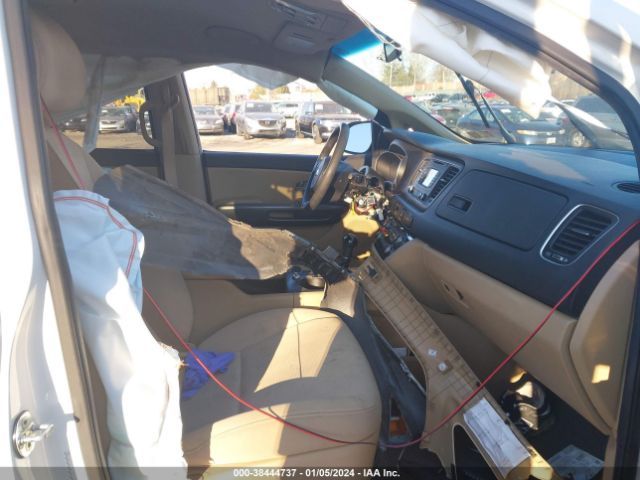 Photo 4 VIN: KNDMB5C19F6058028 - KIA SEDONA 