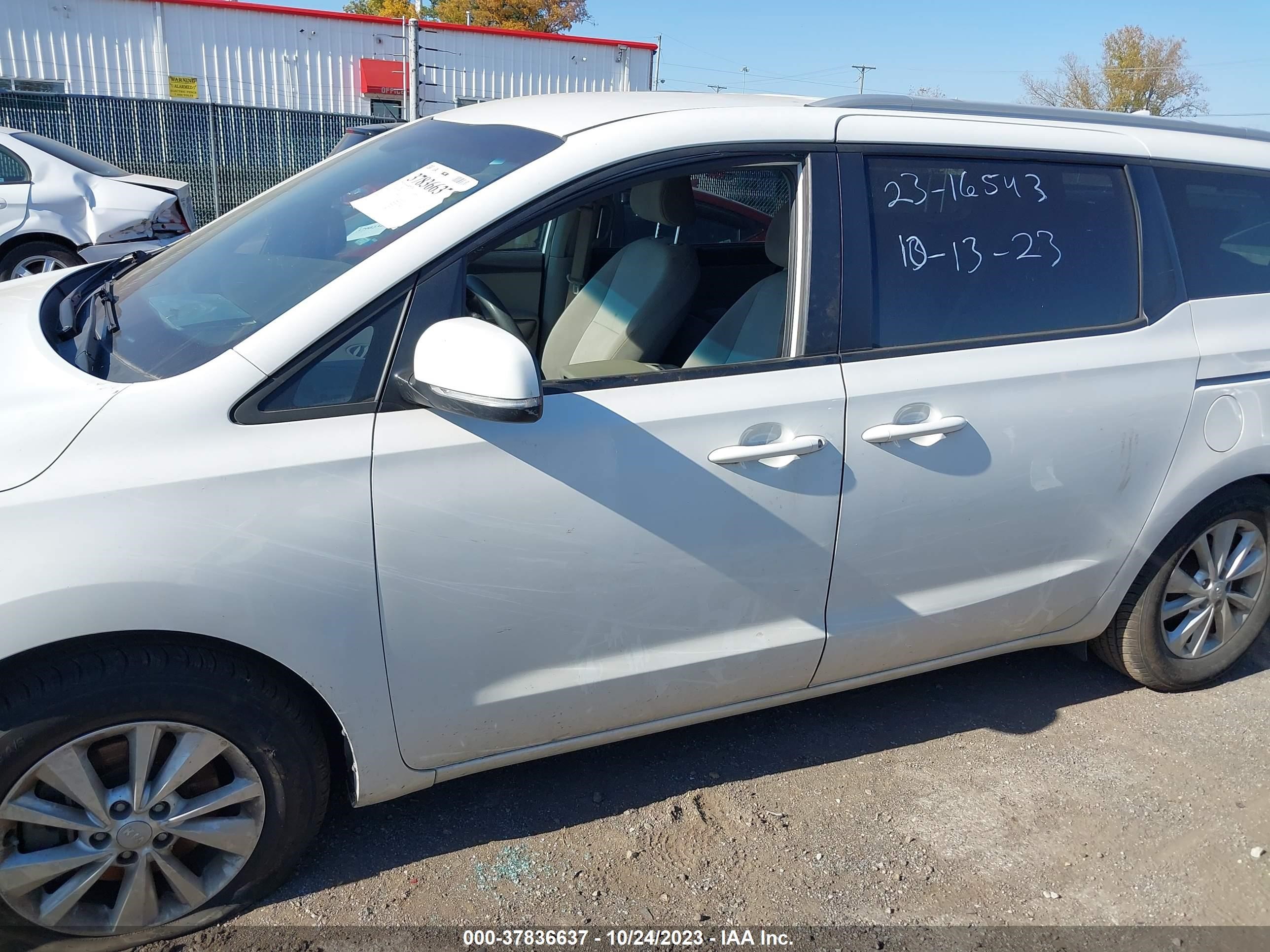 Photo 12 VIN: KNDMB5C19F6076321 - KIA SEDONA 