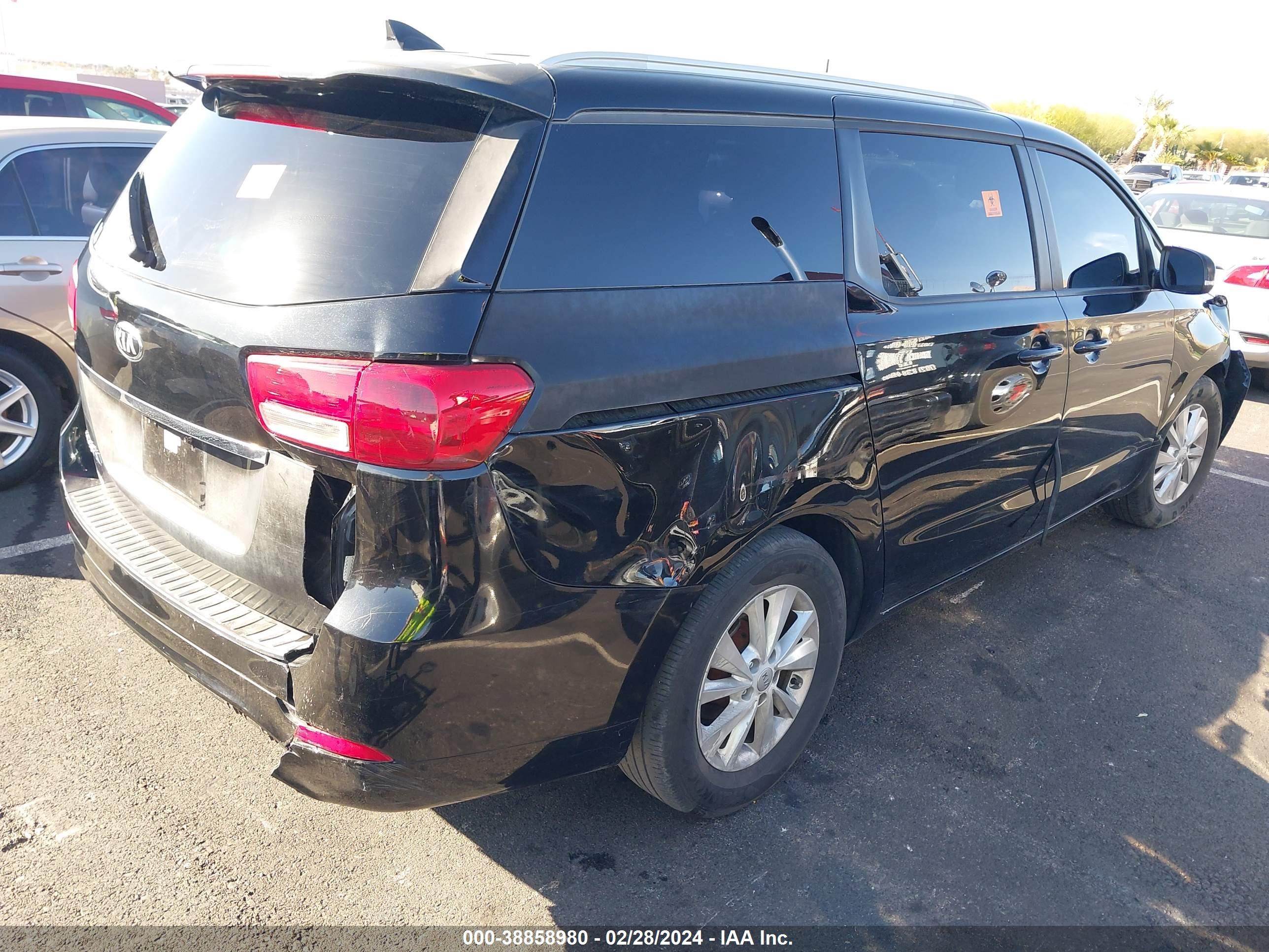 Photo 3 VIN: KNDMB5C1XG6142652 - KIA SEDONA 