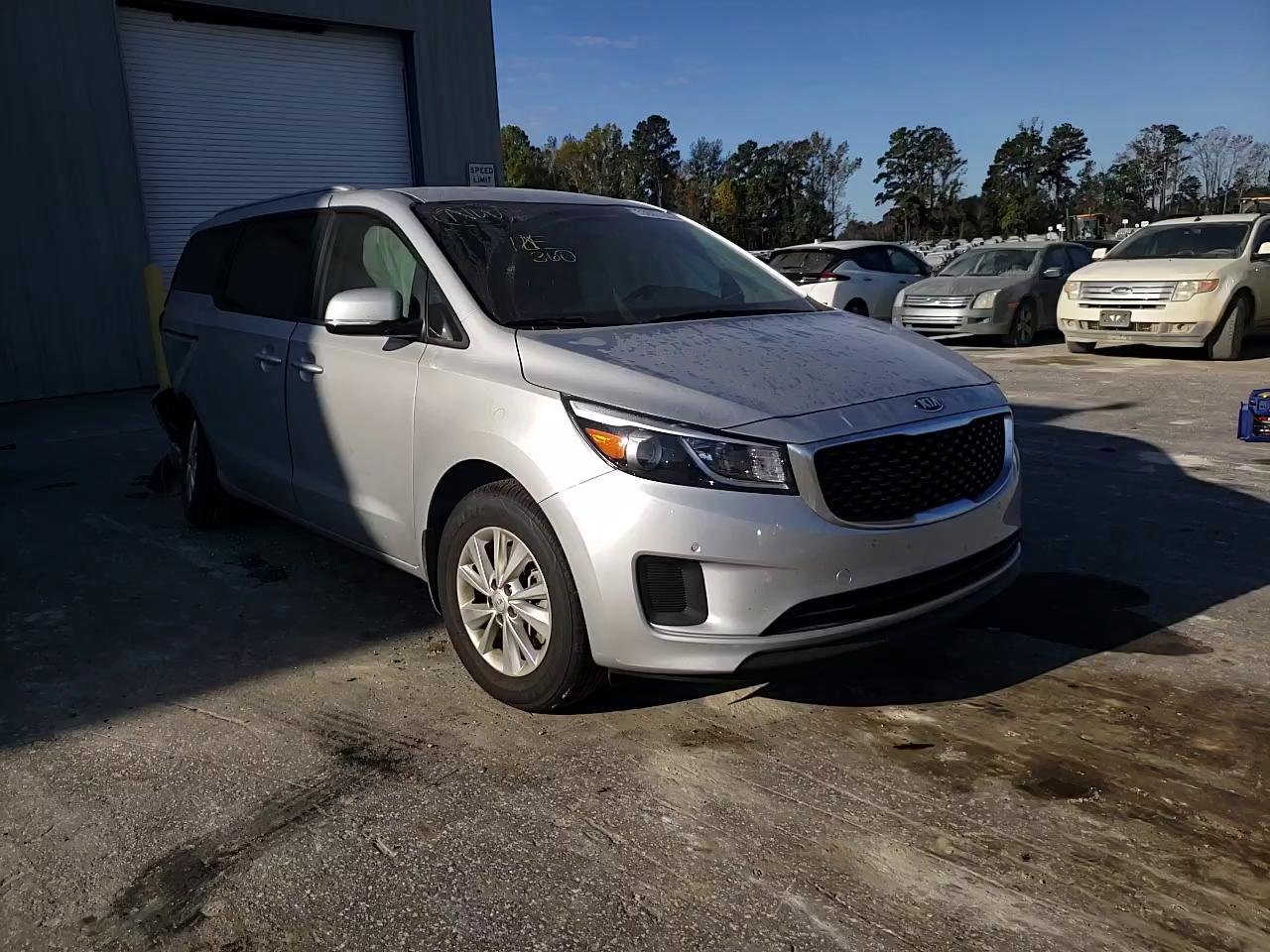 Photo 10 VIN: KNDMB5C1XJ6407674 - KIA SEDONA 