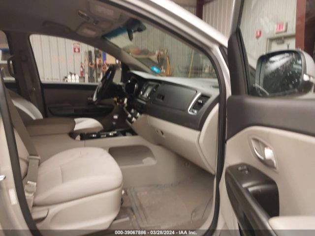 Photo 4 VIN: KNDMB5C1XL6589721 - KIA SEDONA 