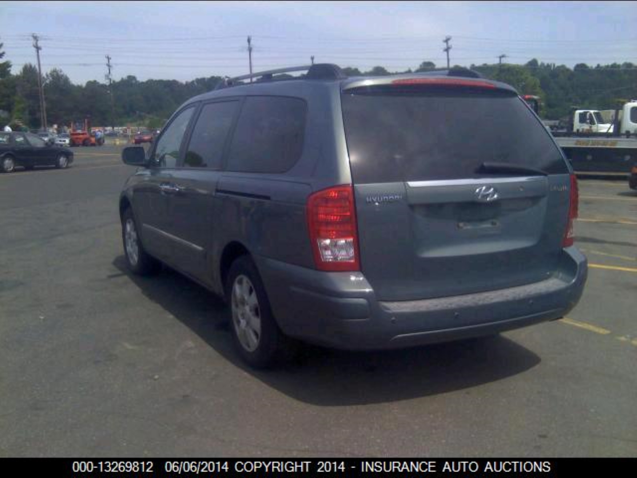 Photo 2 VIN: KNDMC233176018931 - HYUNDAI ENTOURAGE 