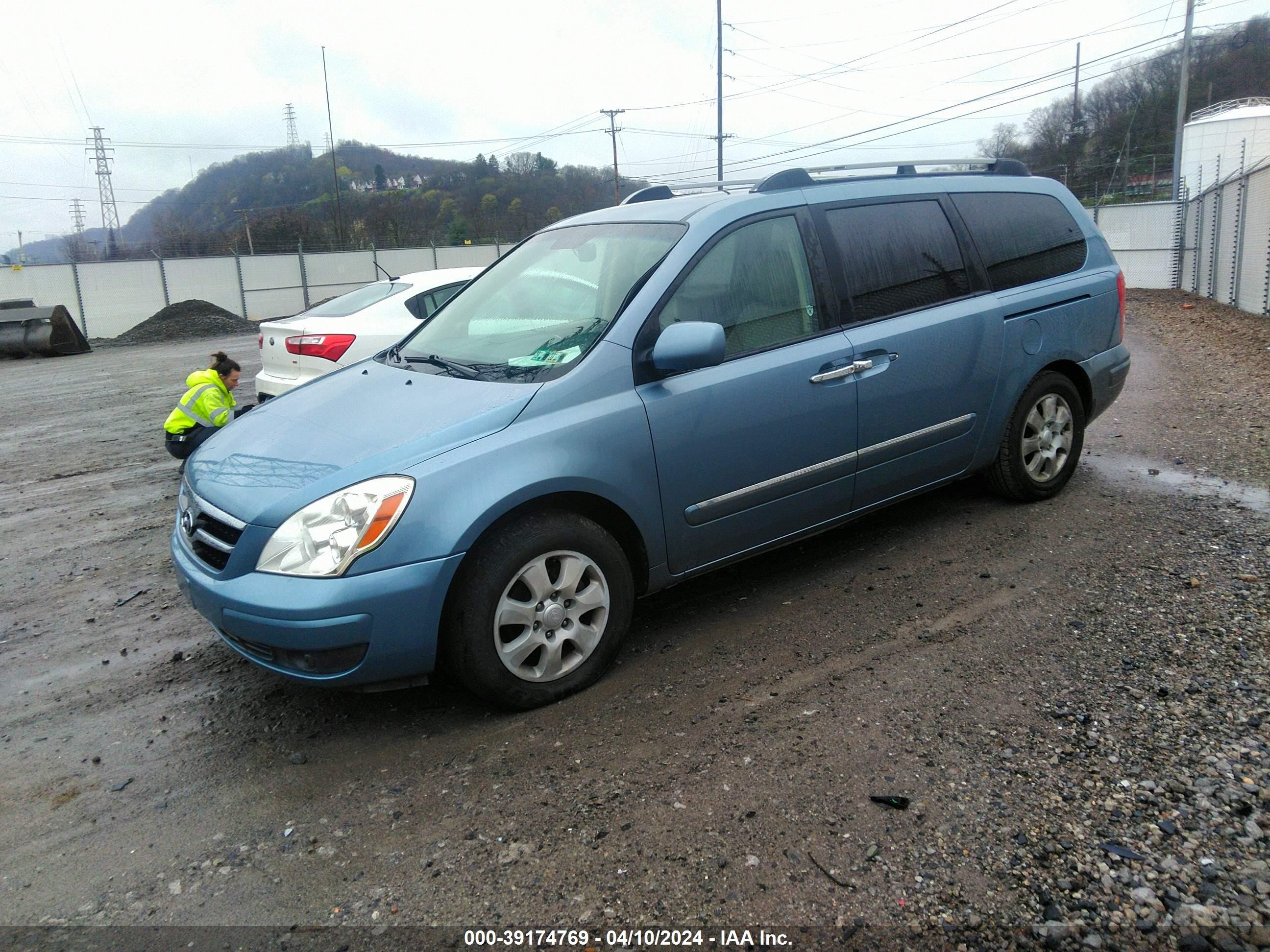 Photo 1 VIN: KNDMC233276016749 - HYUNDAI ENTOURAGE 