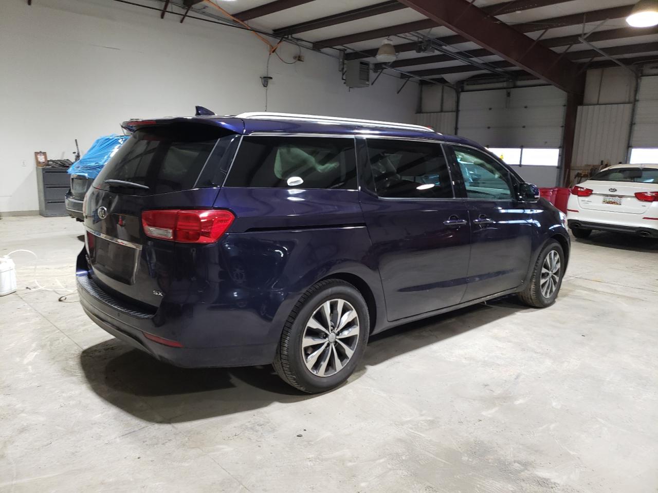 Photo 2 VIN: KNDMC5C10J6351032 - KIA SEDONA 