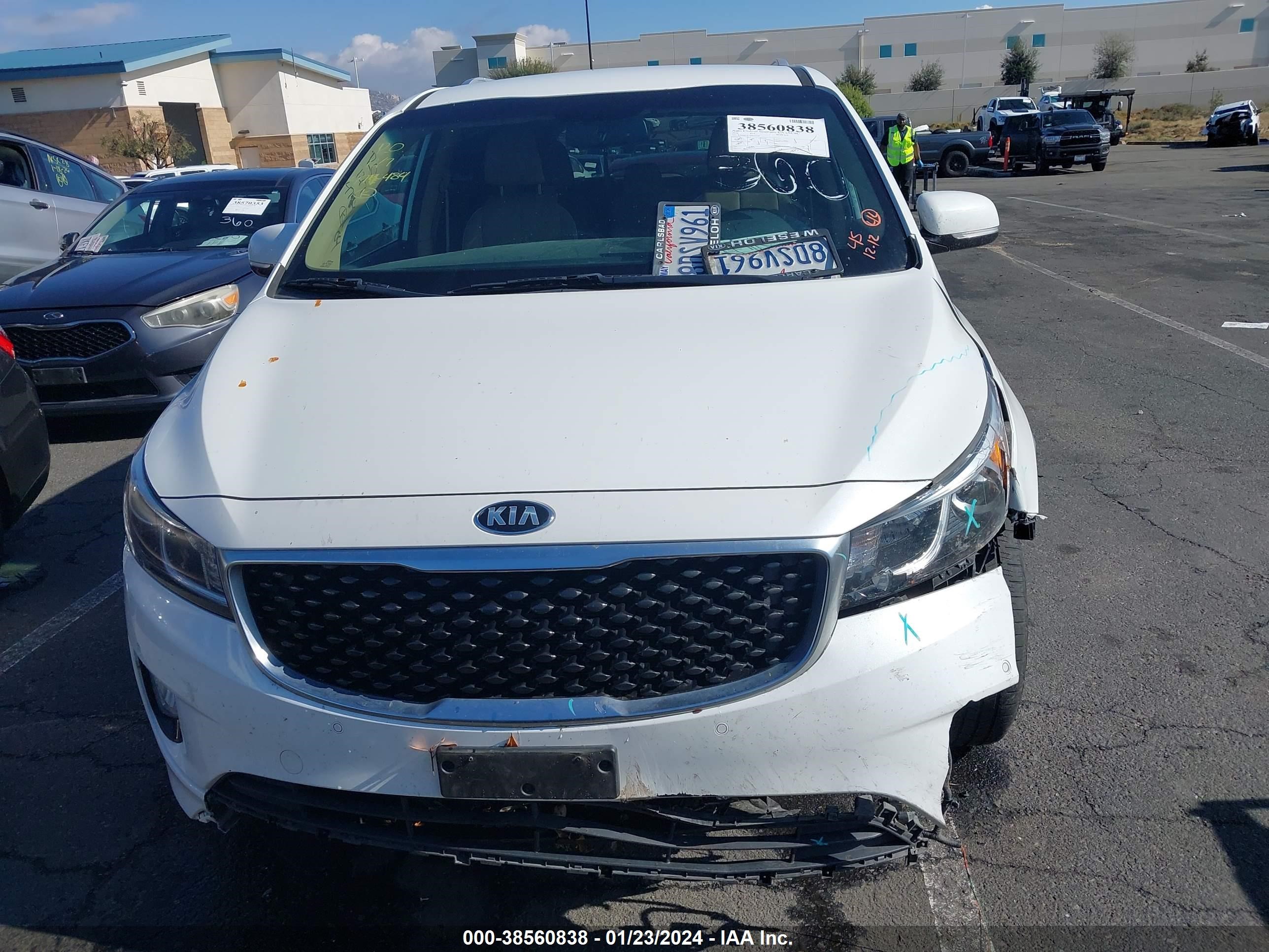 Photo 11 VIN: KNDMC5C12J6373159 - KIA SEDONA 