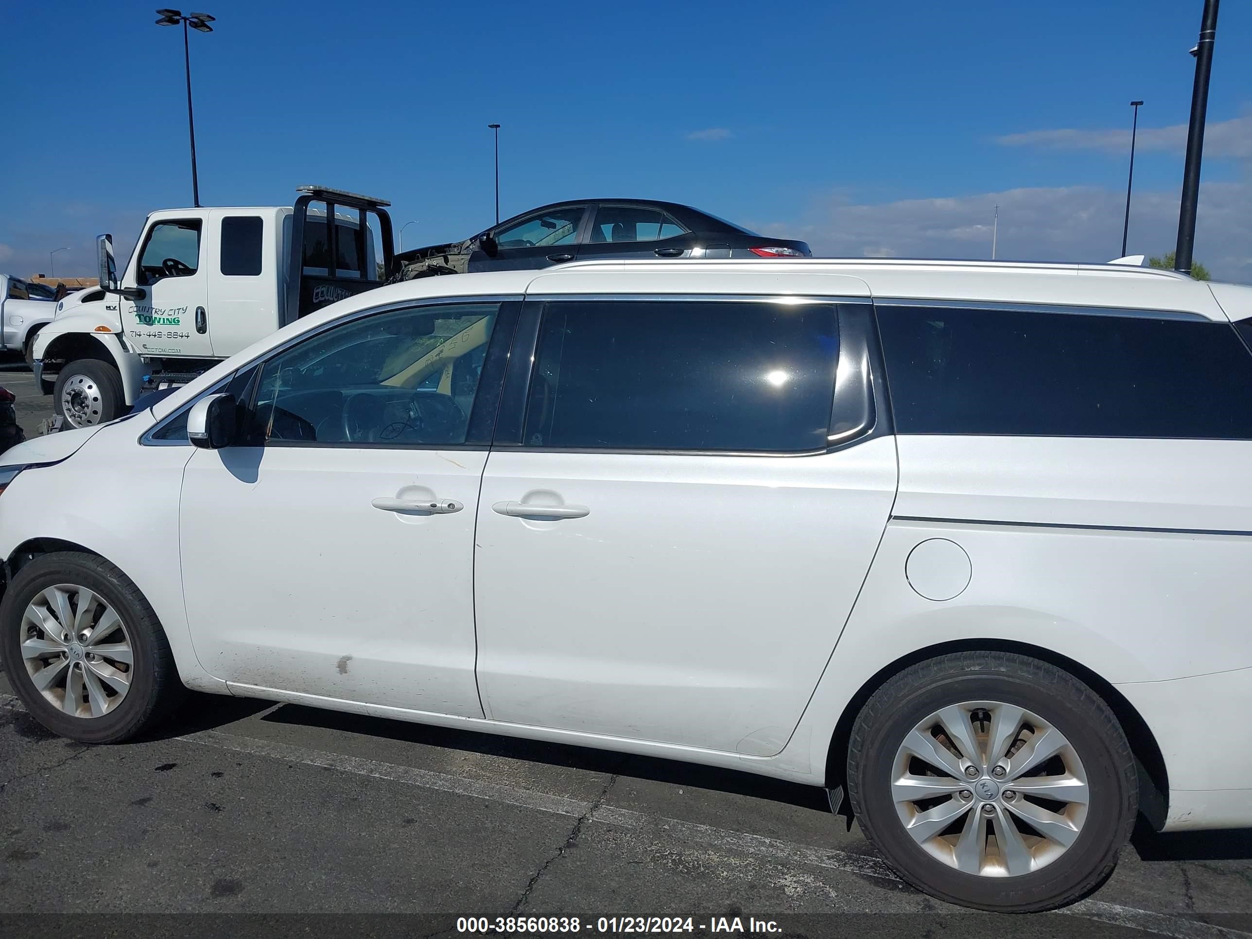 Photo 13 VIN: KNDMC5C12J6373159 - KIA SEDONA 