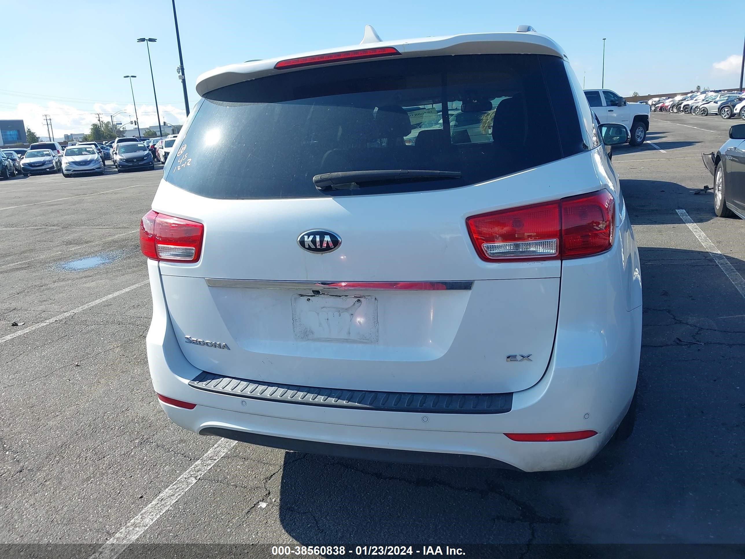 Photo 15 VIN: KNDMC5C12J6373159 - KIA SEDONA 