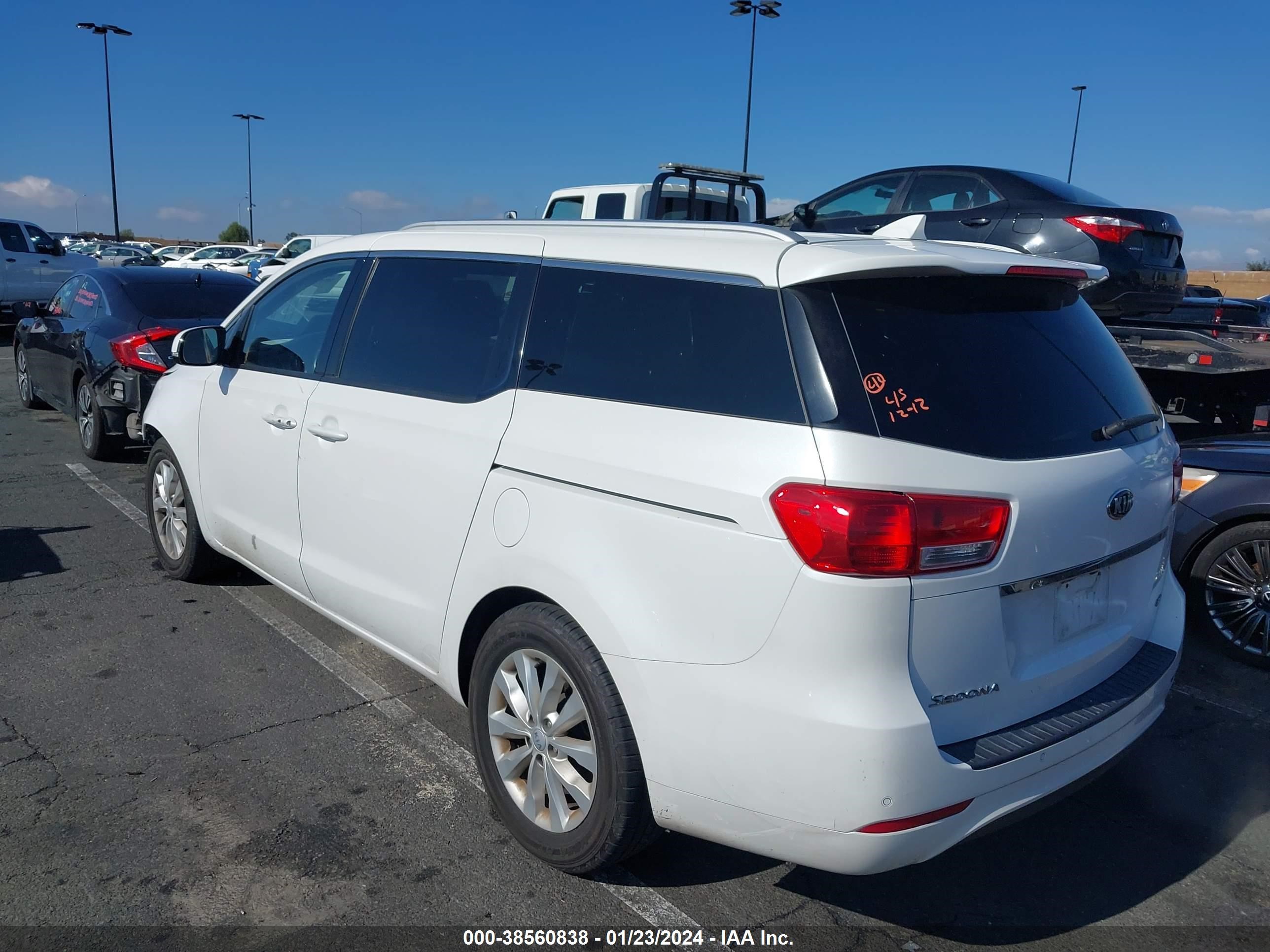 Photo 2 VIN: KNDMC5C12J6373159 - KIA SEDONA 