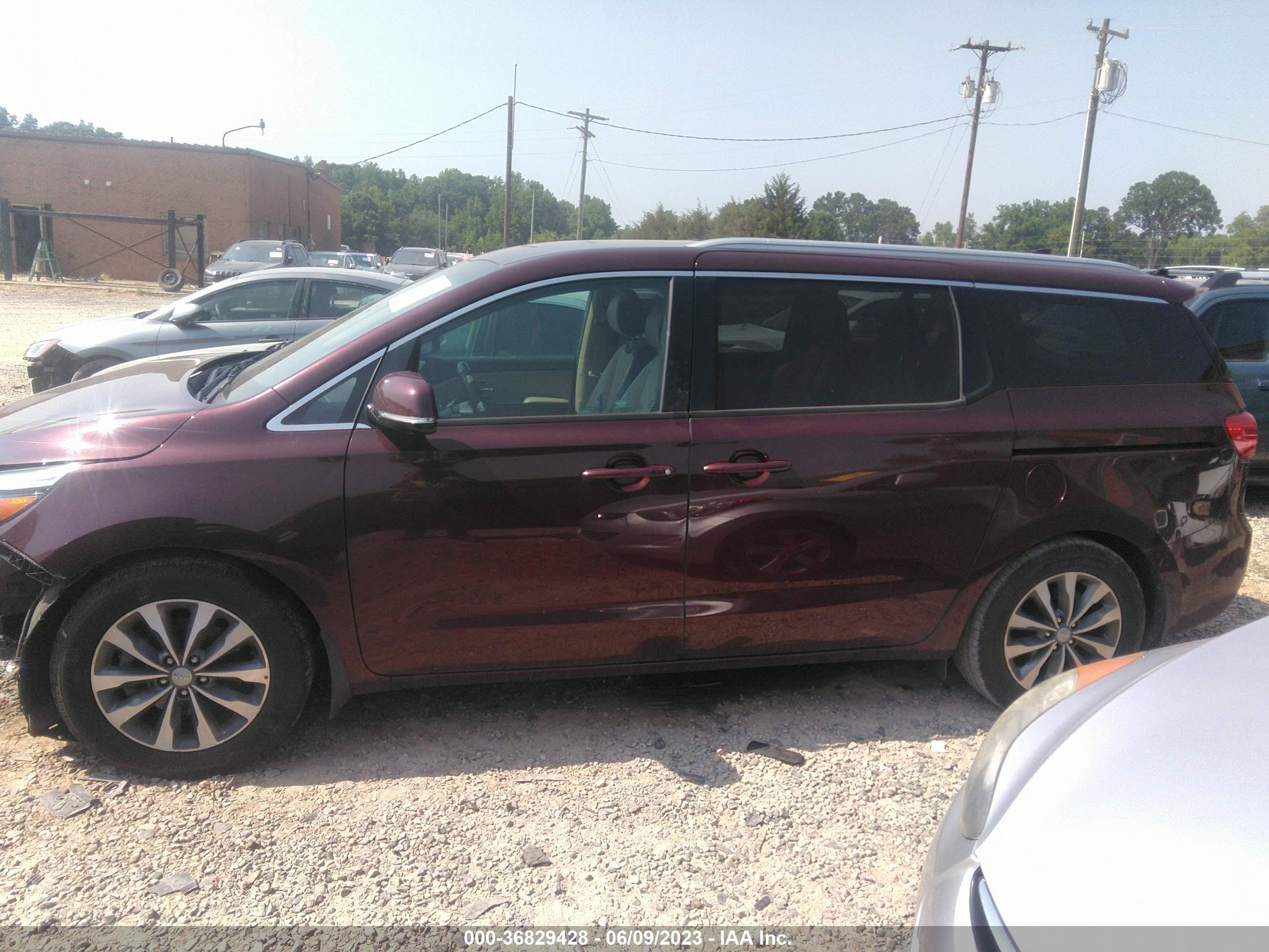 Photo 14 VIN: KNDMC5C17H6317700 - KIA SEDONA 