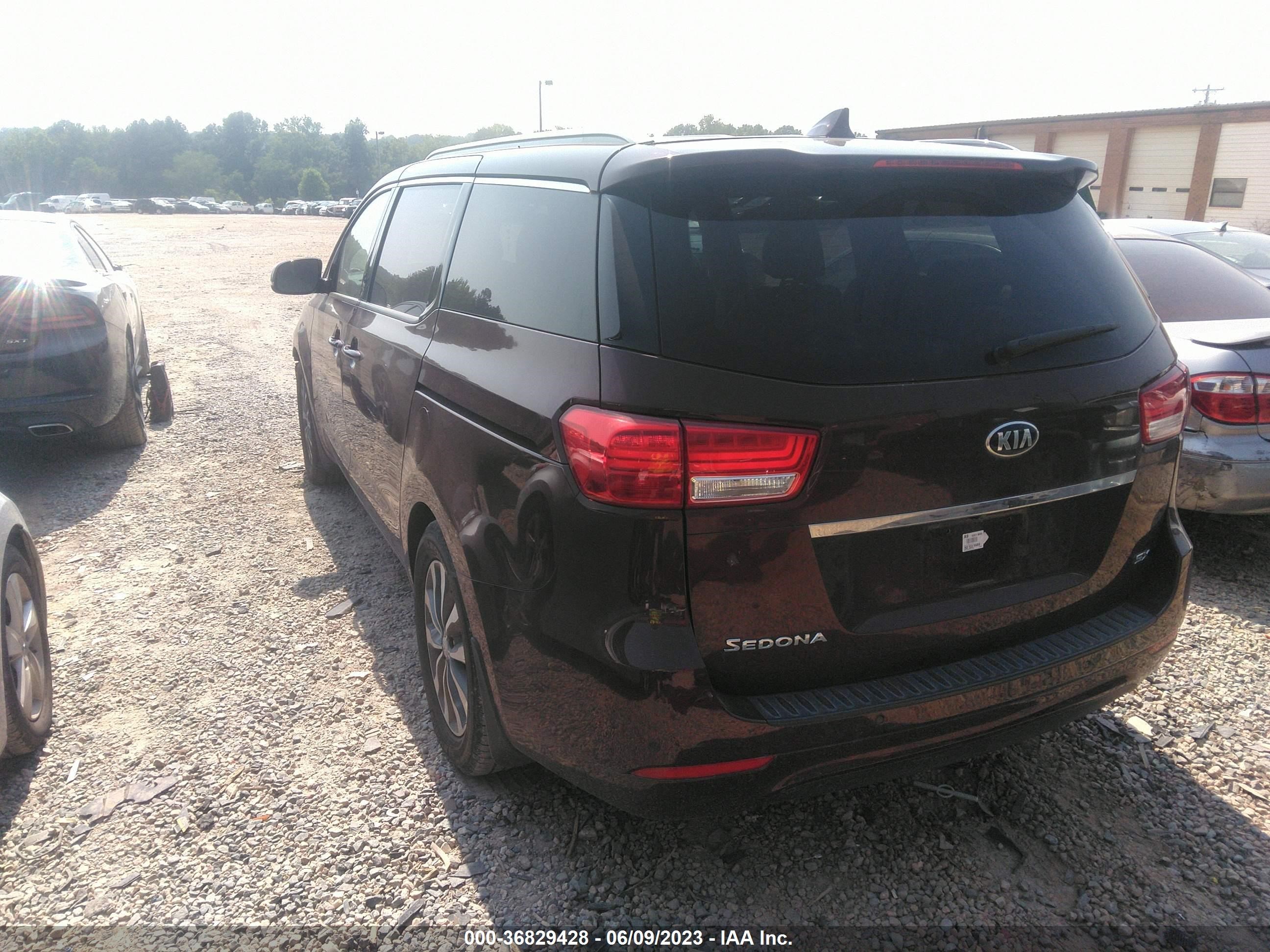 Photo 2 VIN: KNDMC5C17H6317700 - KIA SEDONA 