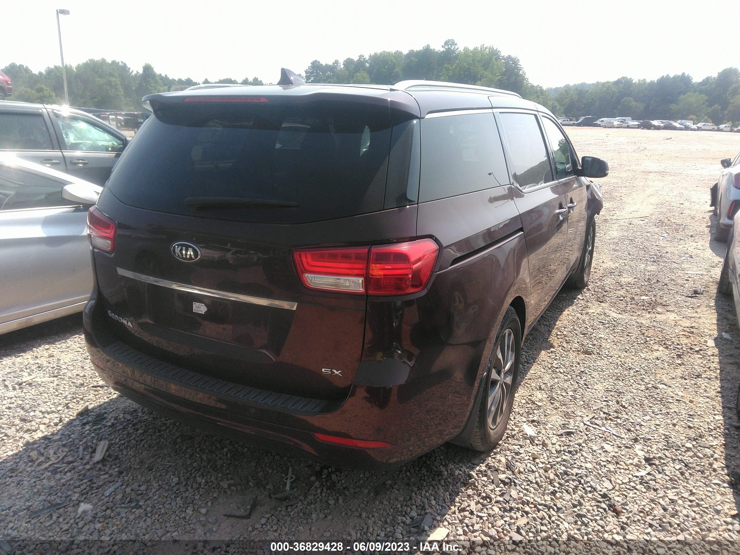 Photo 3 VIN: KNDMC5C17H6317700 - KIA SEDONA 