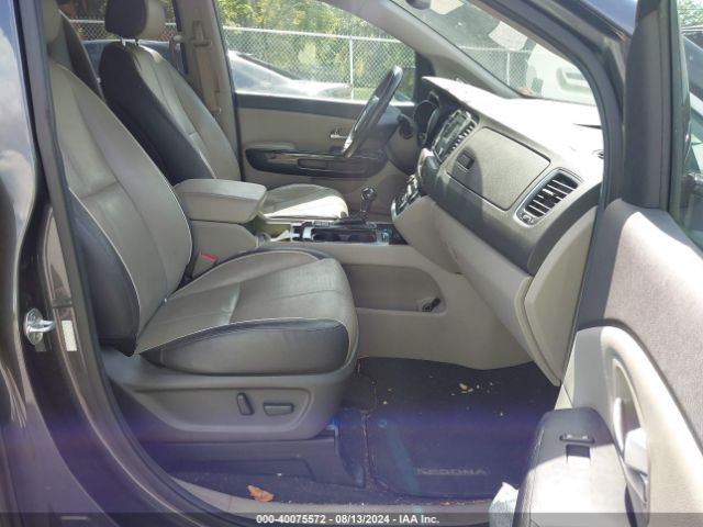 Photo 4 VIN: KNDMC5C19F6050704 - KIA SEDONA 