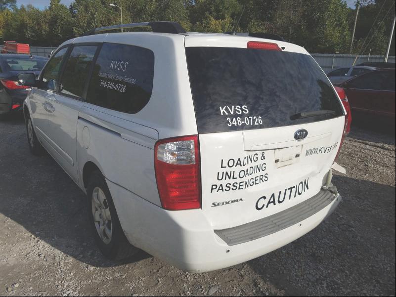 Photo 2 VIN: KNDMG4C35A6349888 - KIA SEDONA LX 