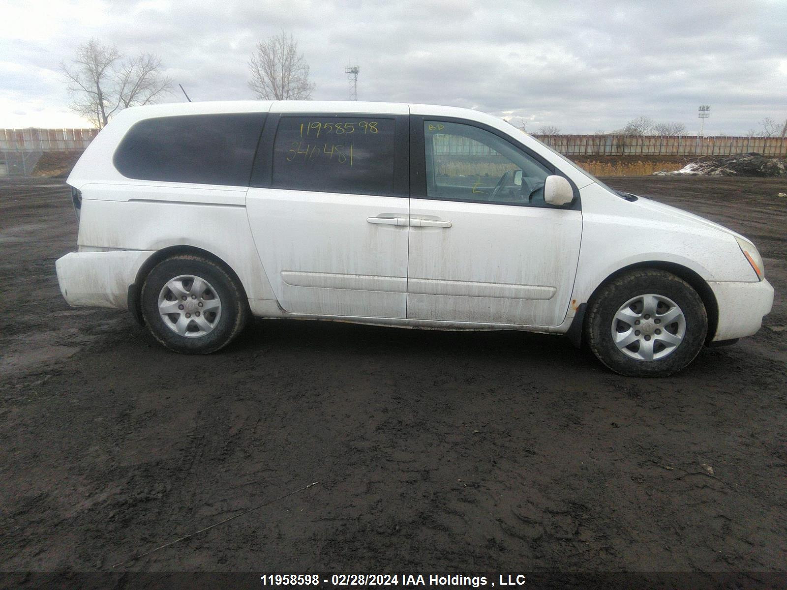 Photo 13 VIN: KNDMG4C37A6340481 - KIA SEDONA 