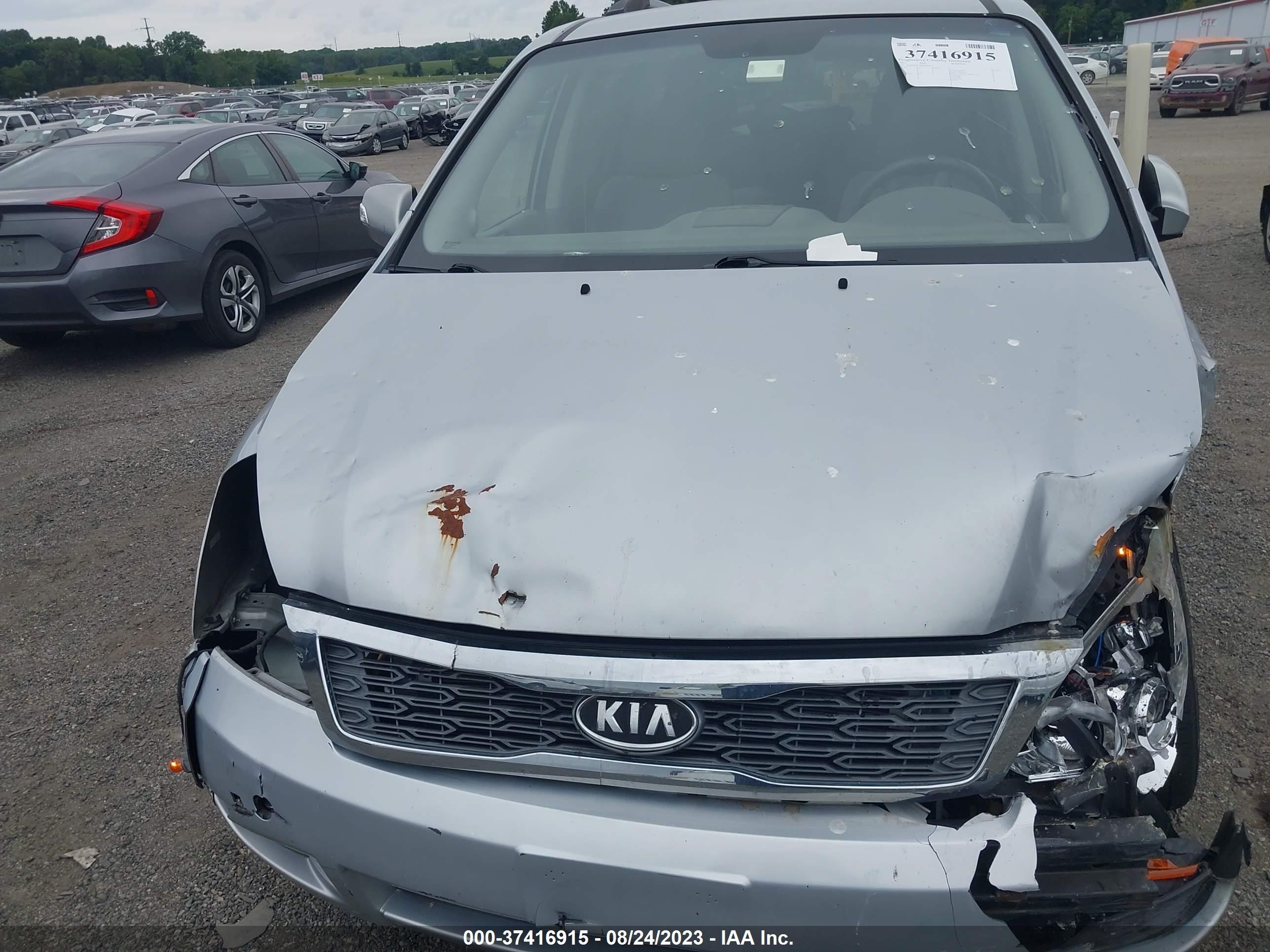 Photo 11 VIN: KNDMG4C70B6408642 - KIA SEDONA 