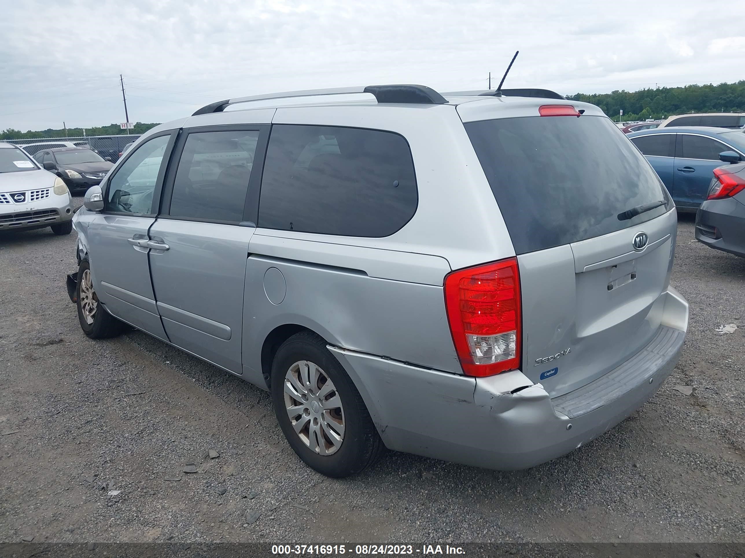 Photo 2 VIN: KNDMG4C70B6408642 - KIA SEDONA 