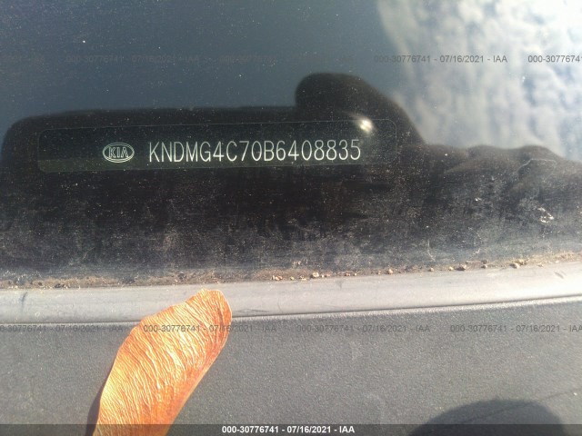 Photo 8 VIN: KNDMG4C70B6408835 - KIA SEDONA 