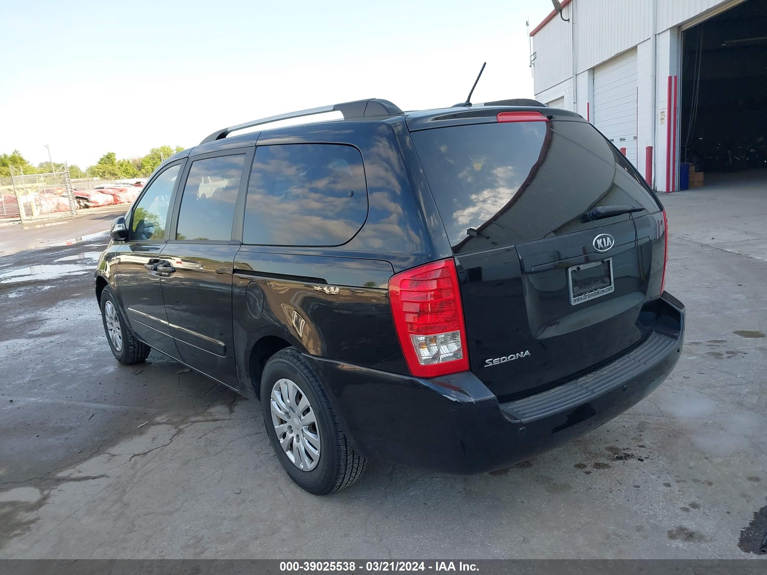 Photo 2 VIN: KNDMG4C72C6503527 - KIA SEDONA 